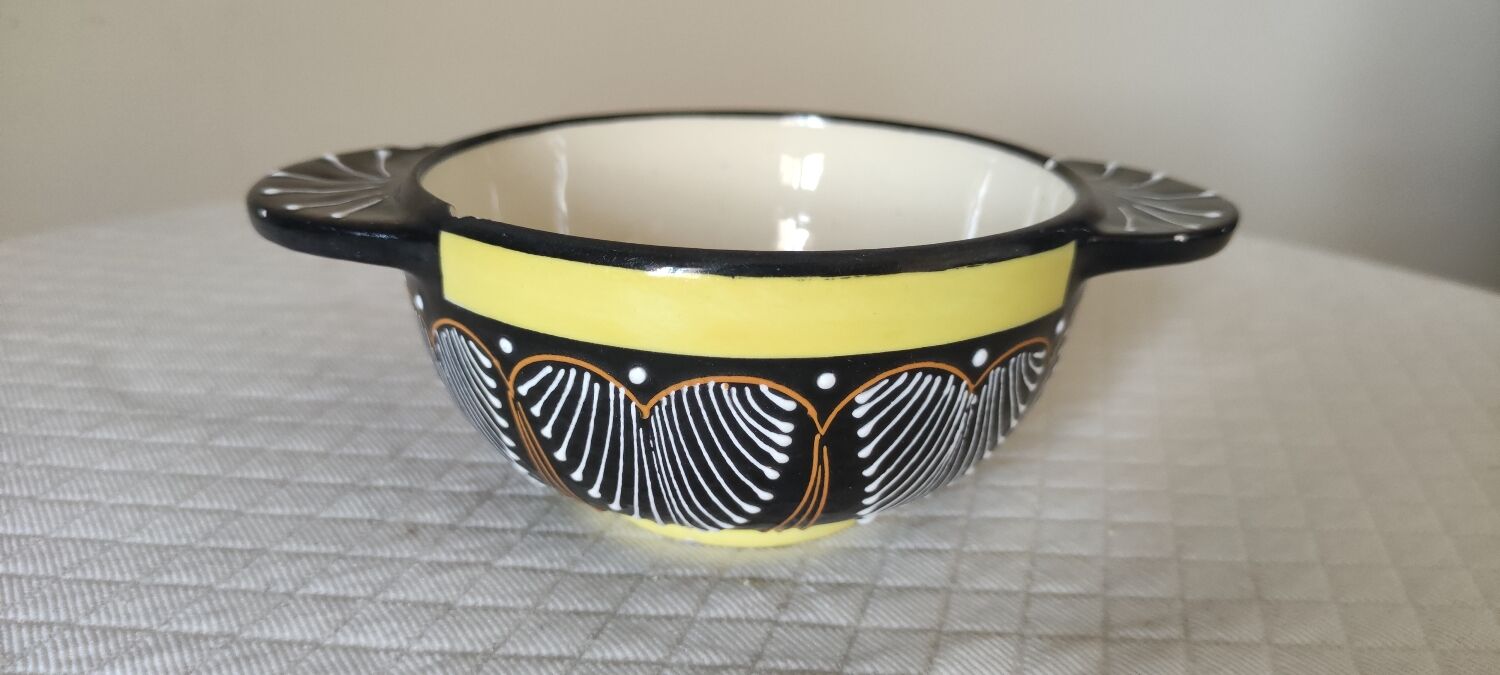 Breton bowl with ears signed HB Quimper