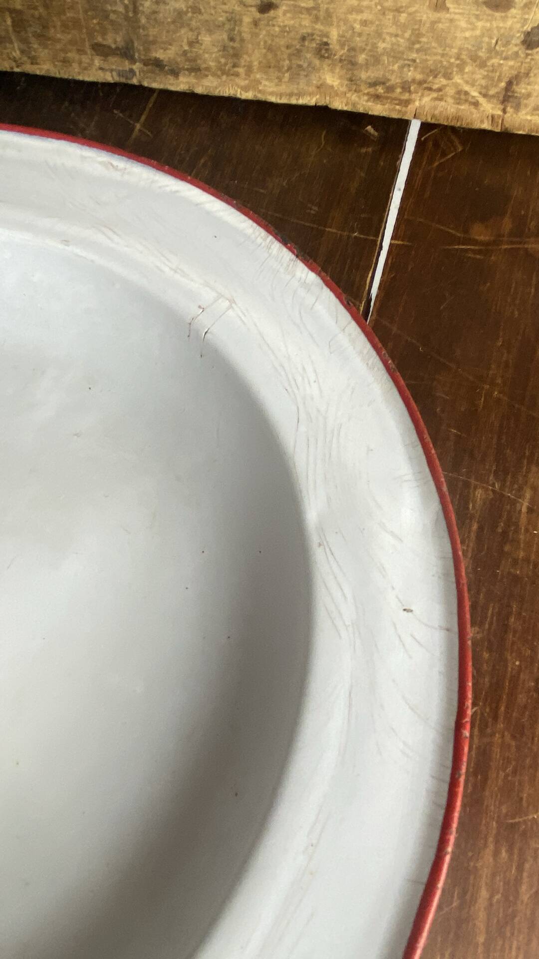 Enamelled metal plates