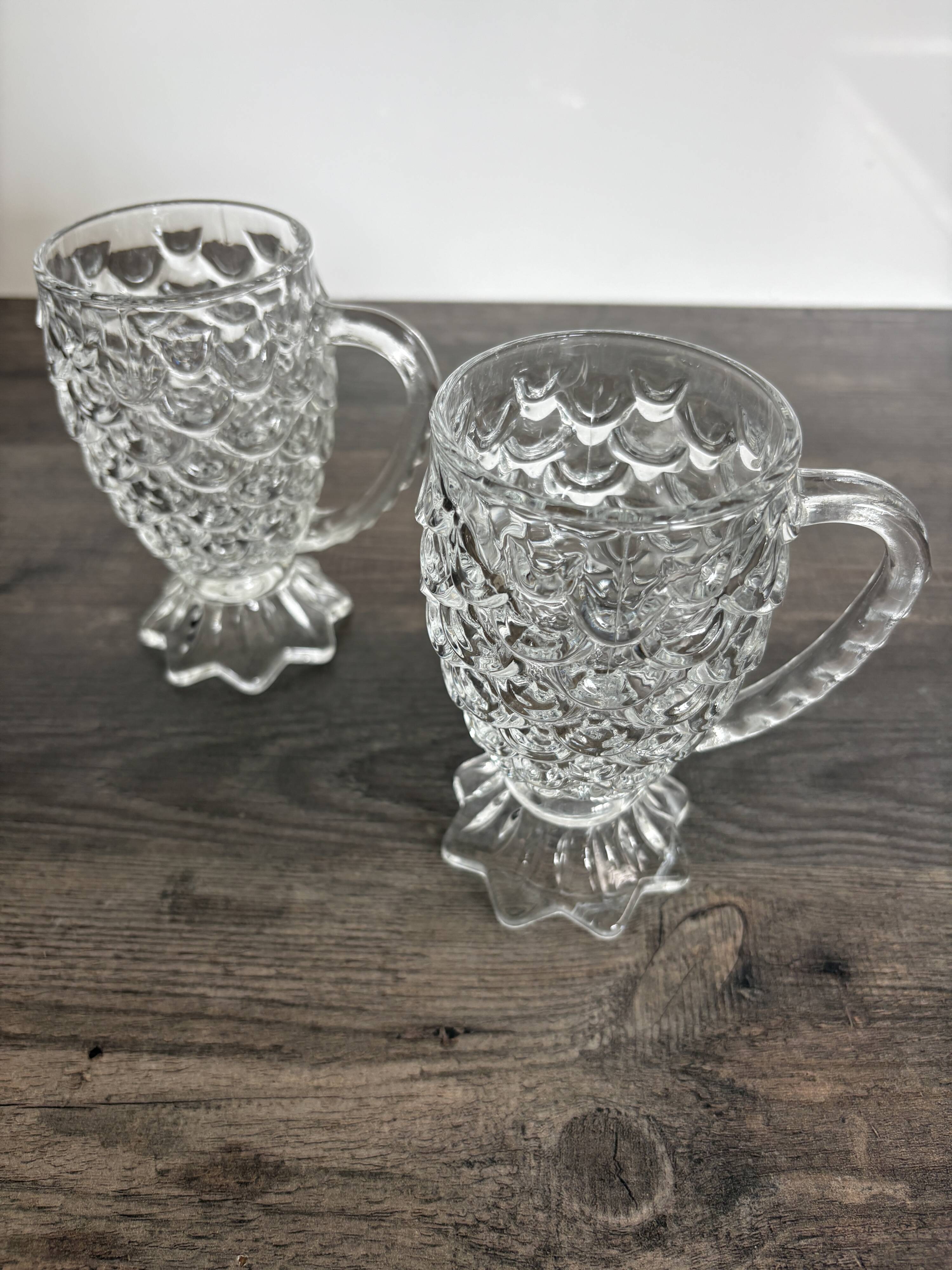 Set of 2 vintage pressed glass cups/mugs.