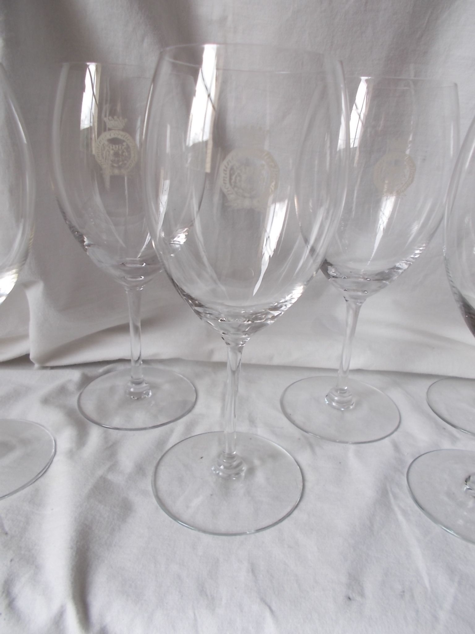 Set of 6 large Bordeaux wine glasses in crystal.