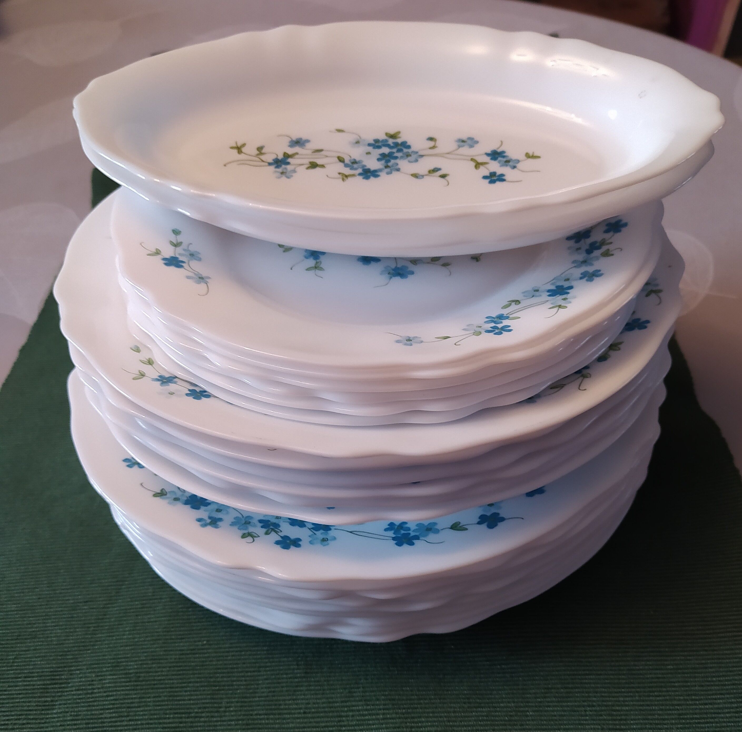Service de table  vintage Arcopal Myosotis