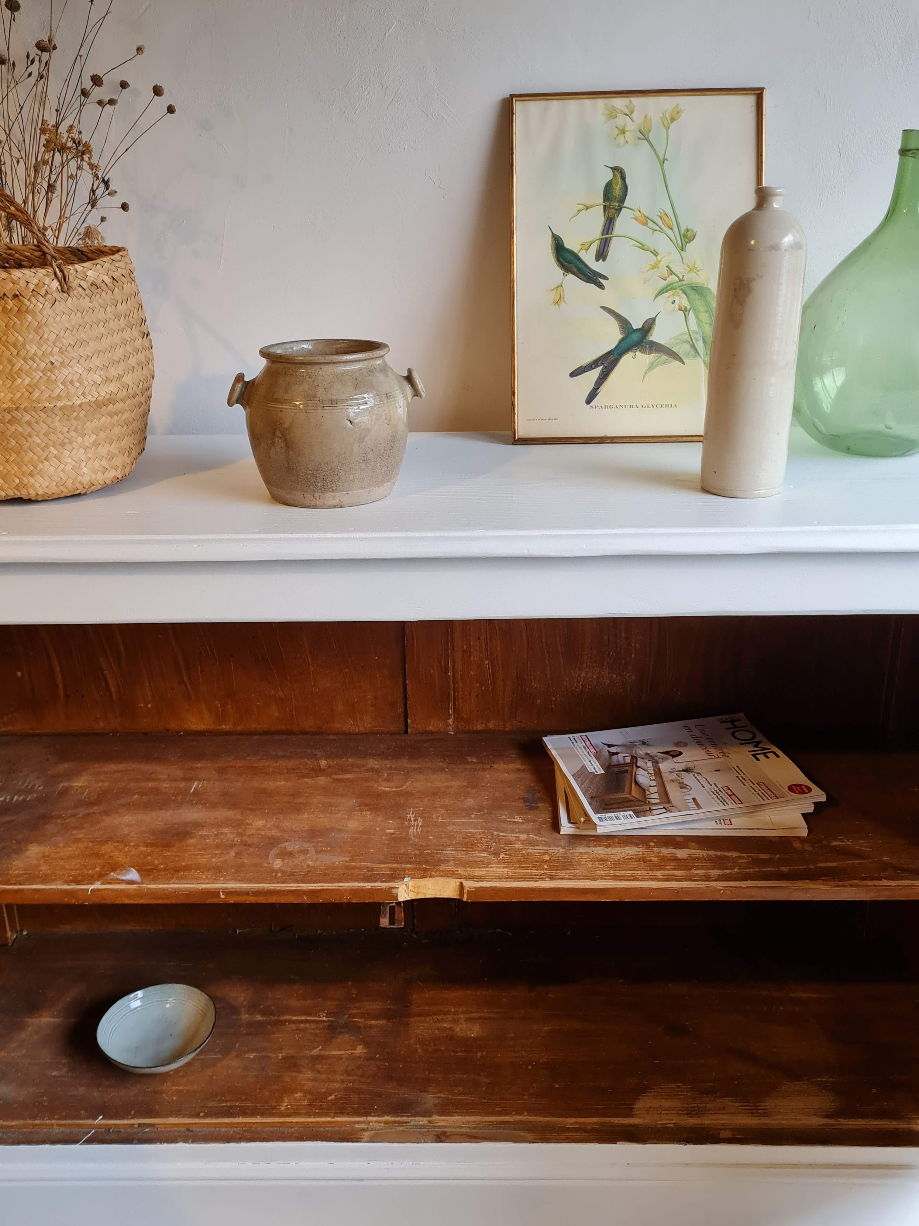 Vintage Parisian buffet-minded countertop