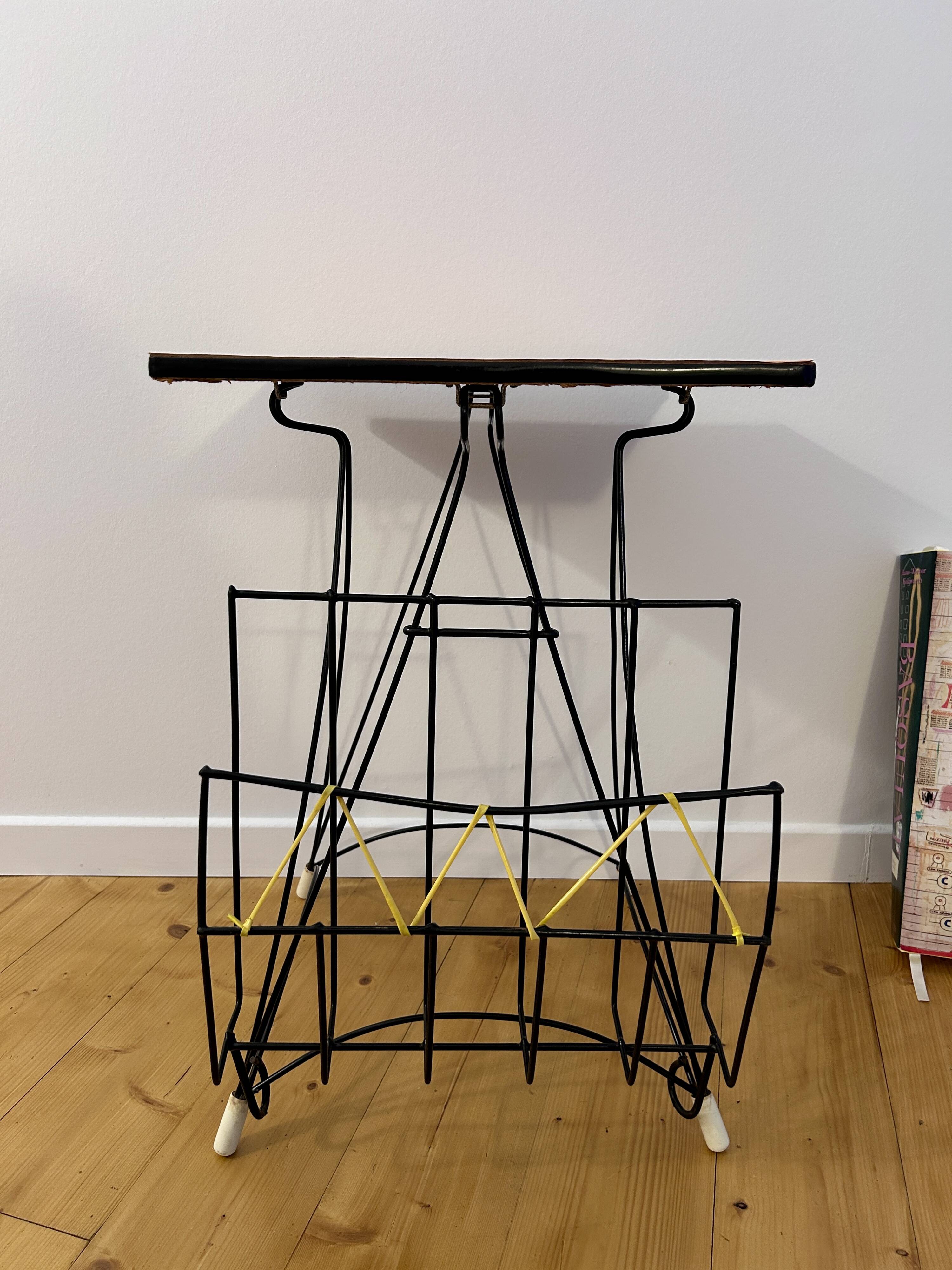 1960s Scoubidou magazine rack