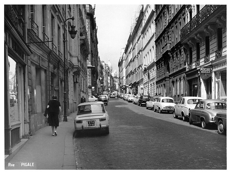 Photographic print Paris in 1965 rue Pigalle by day