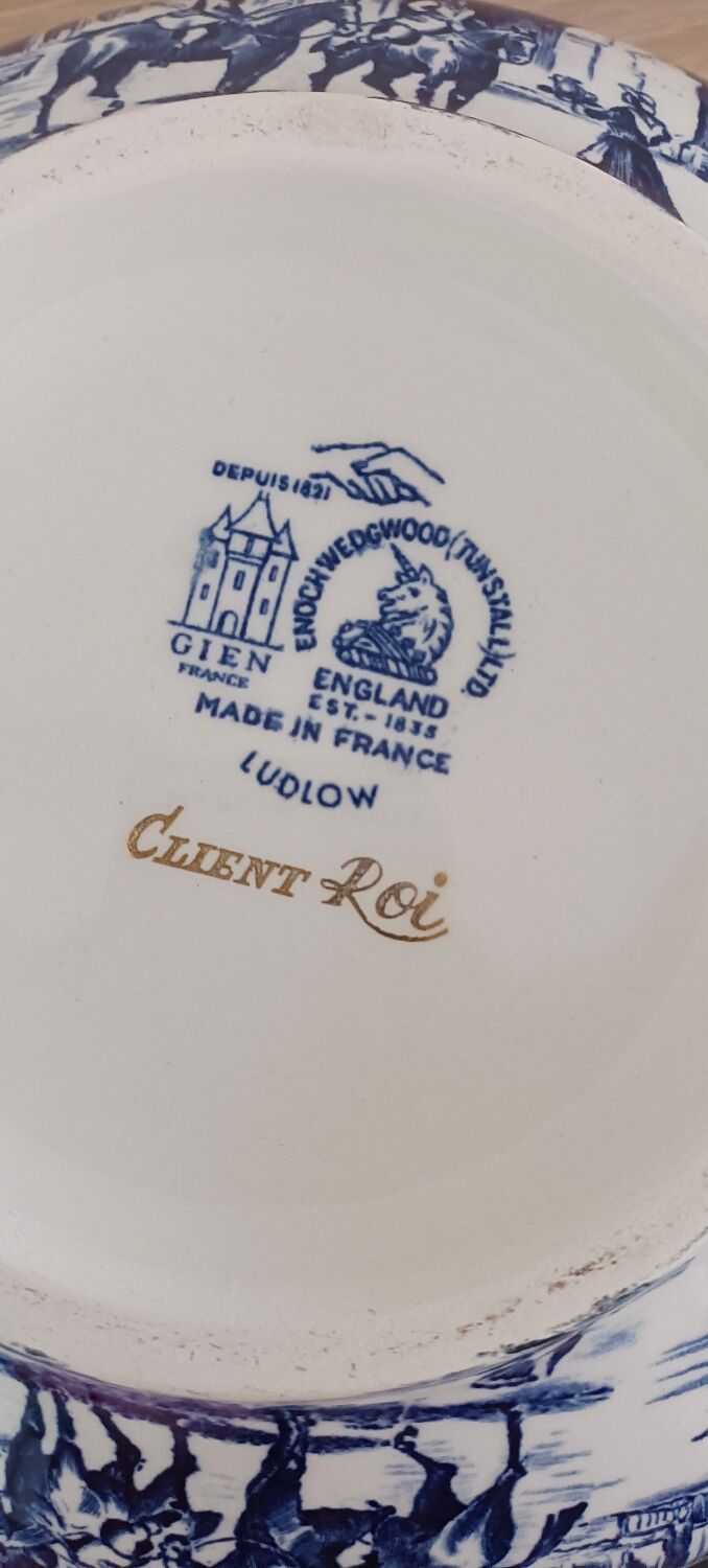 Tiled tureen Gien Wedgwood blue décor