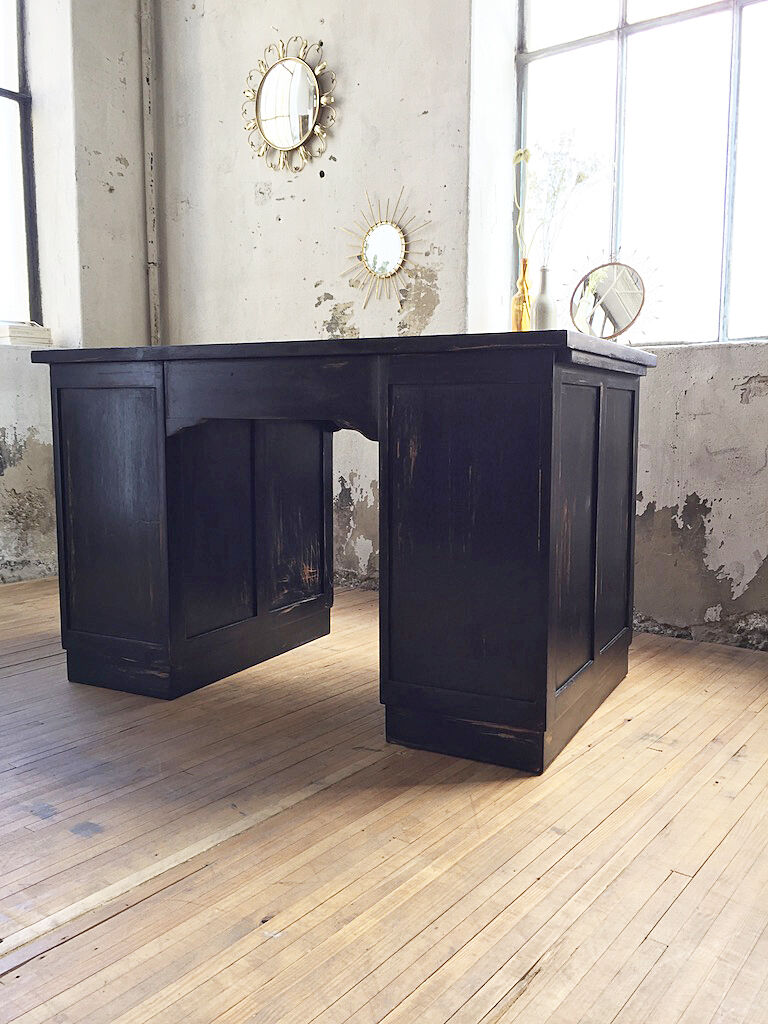 Bureau de notaire noir