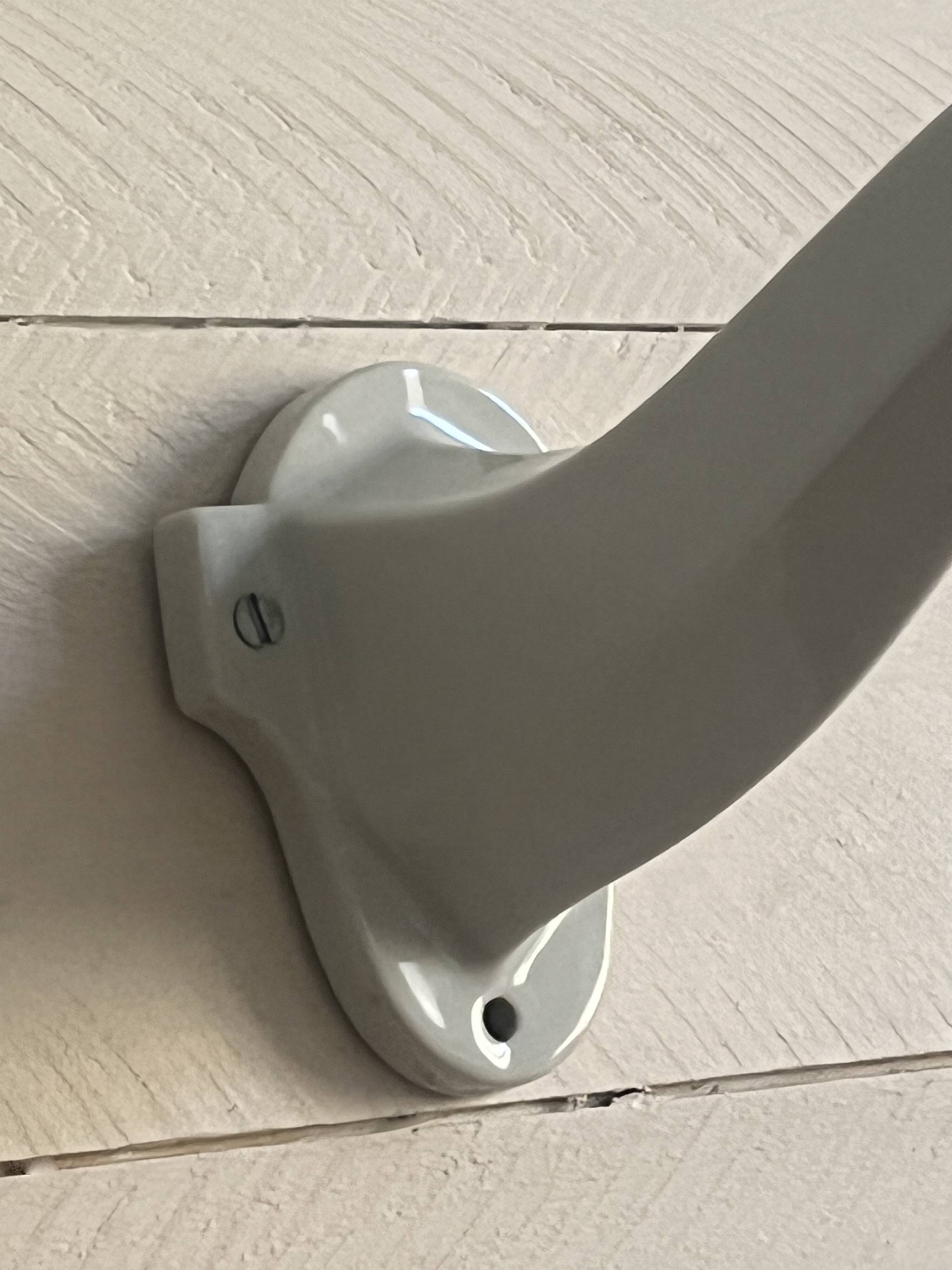 Art Deco wall light in ceramic and opaline.