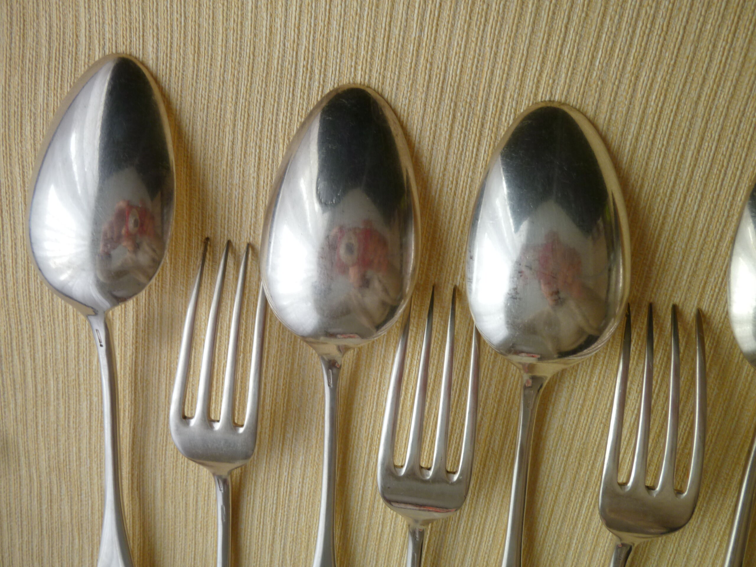 Lot de 8 couverts de table en métal argenté anglais modèle uniplat
