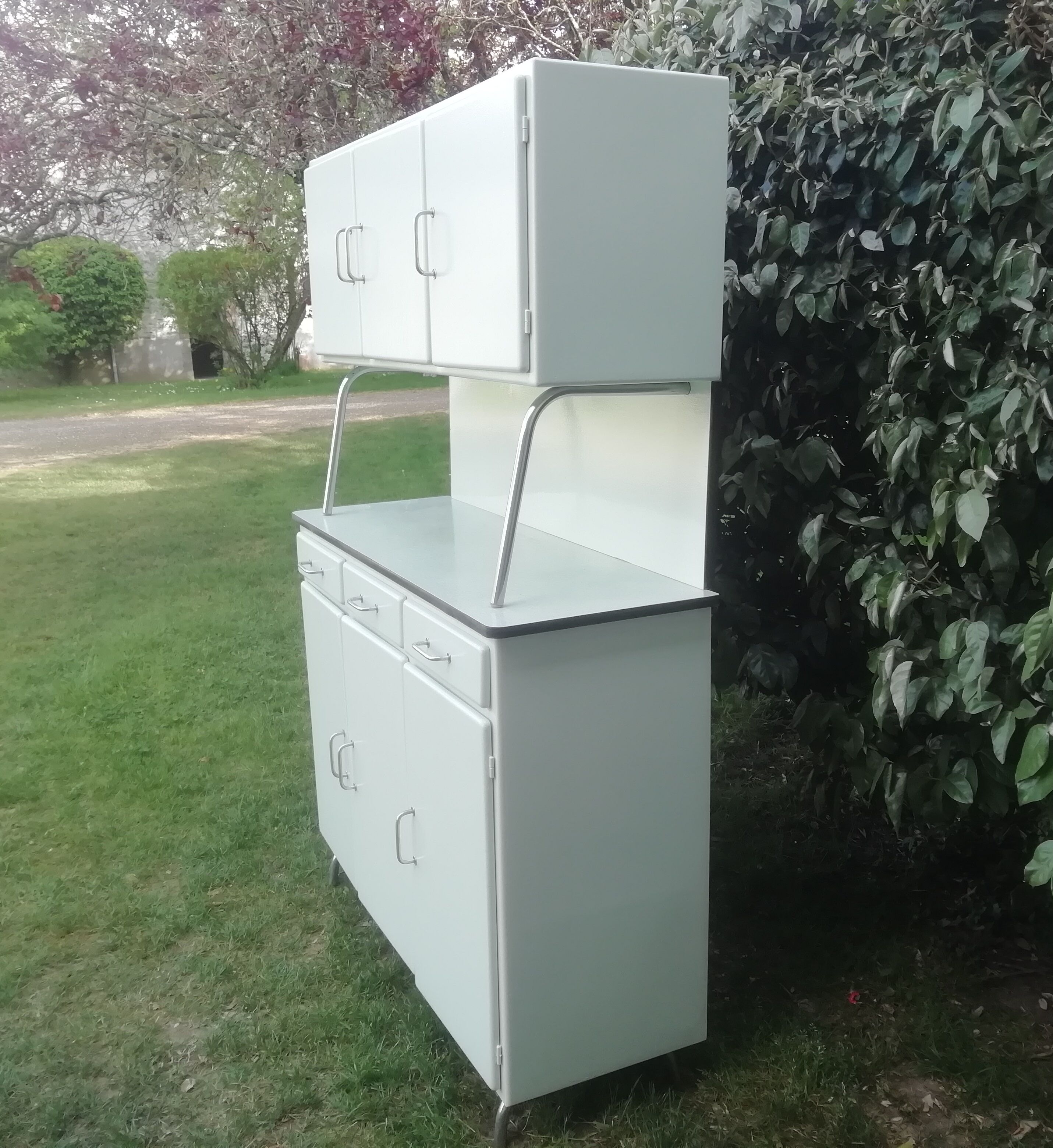 Buffet mado with table and stools