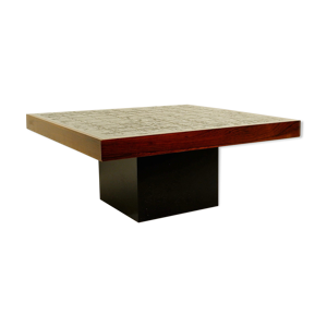 table basse carrée avec