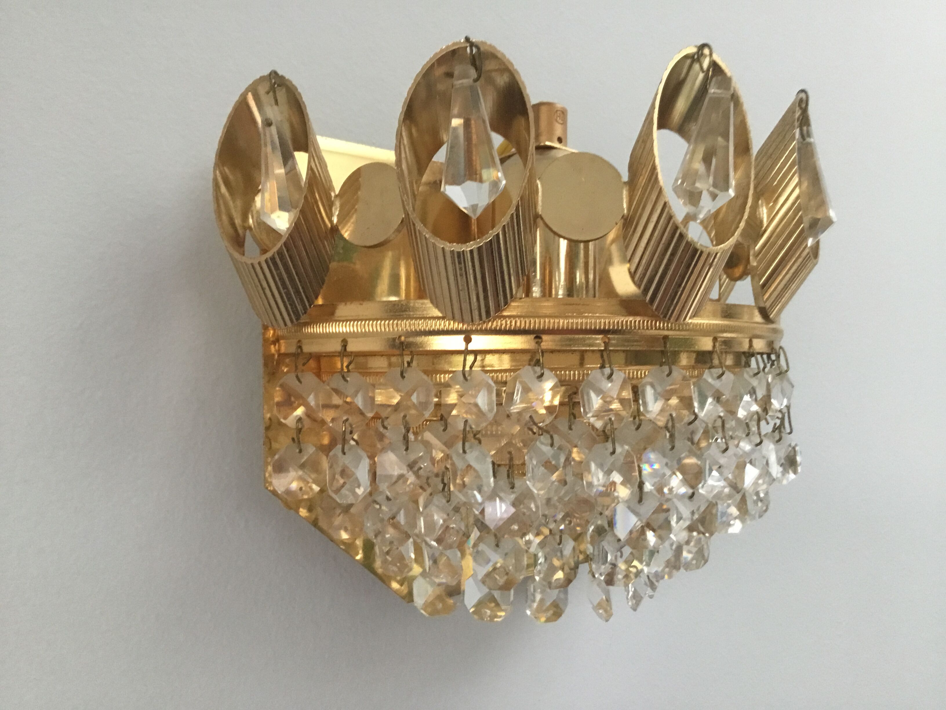 Paire d’appliques laiton et cristal