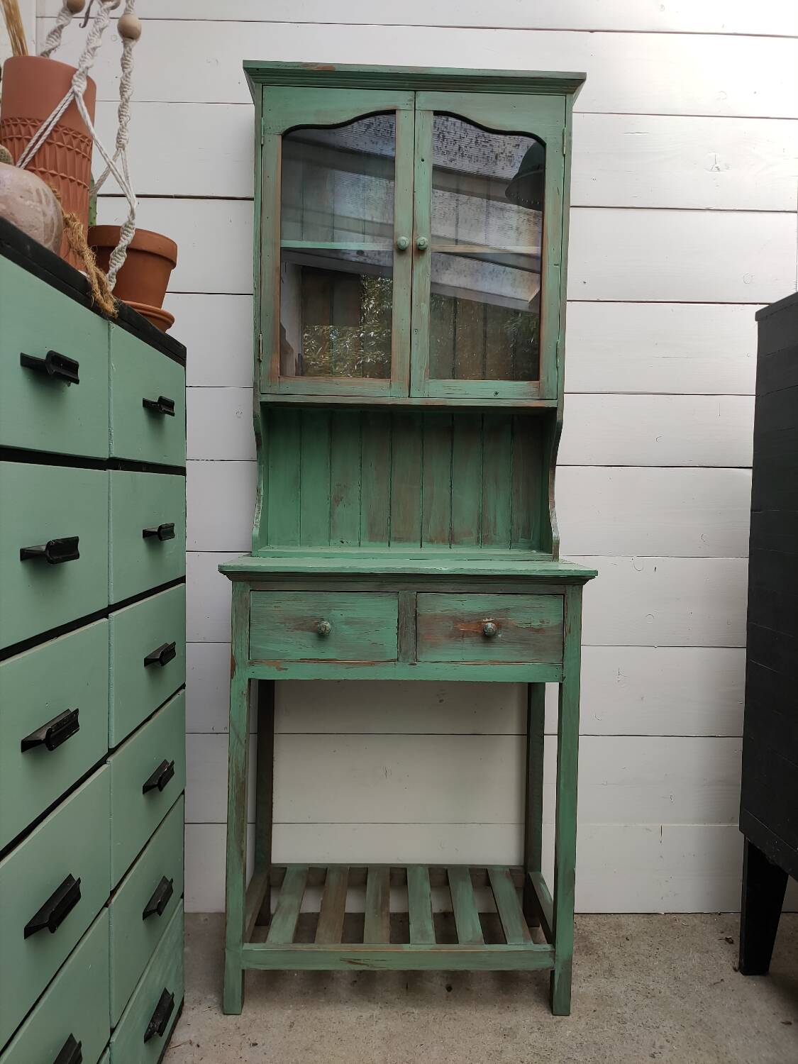 Vaisselier en bois vert