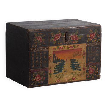 Coffre ancien peint en bois de pin – Chine, vers 1900