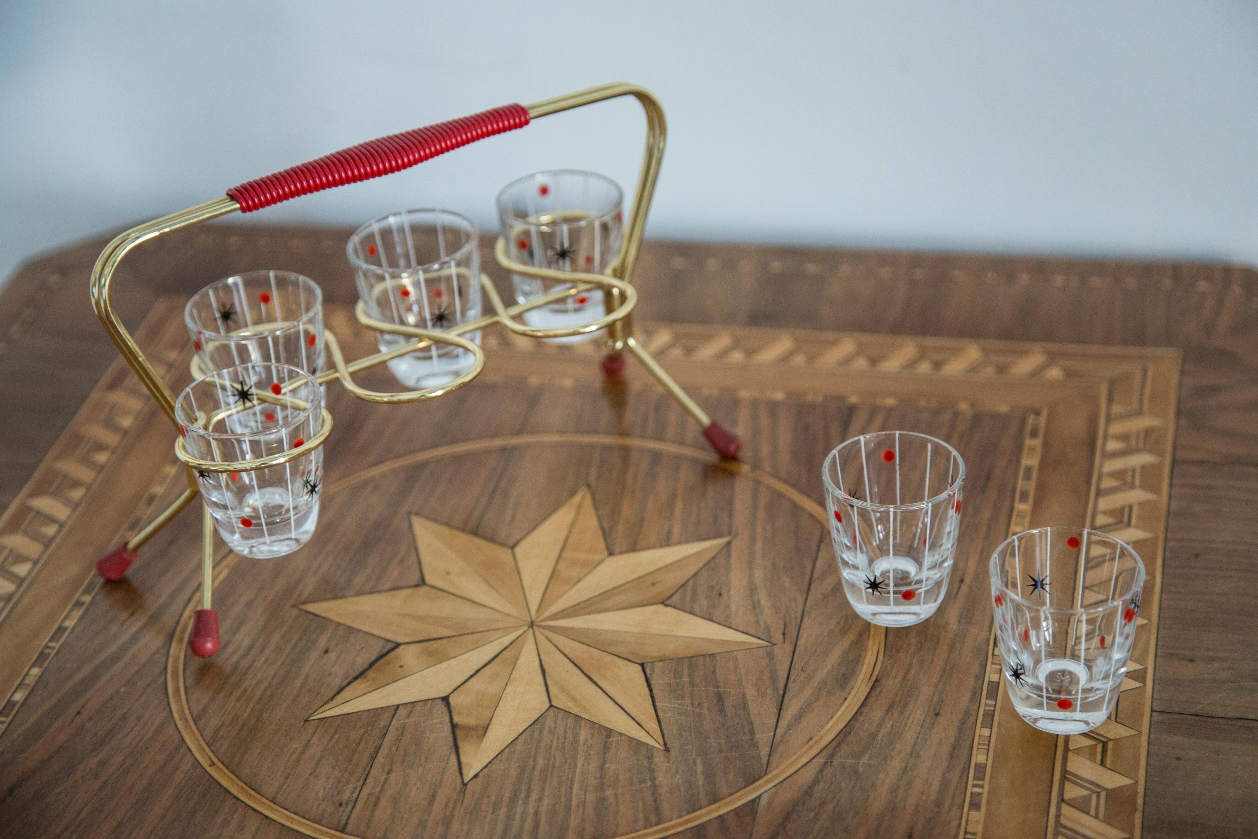 Ensemble de six petits verres du milieu du siècle, Europe, années 1960