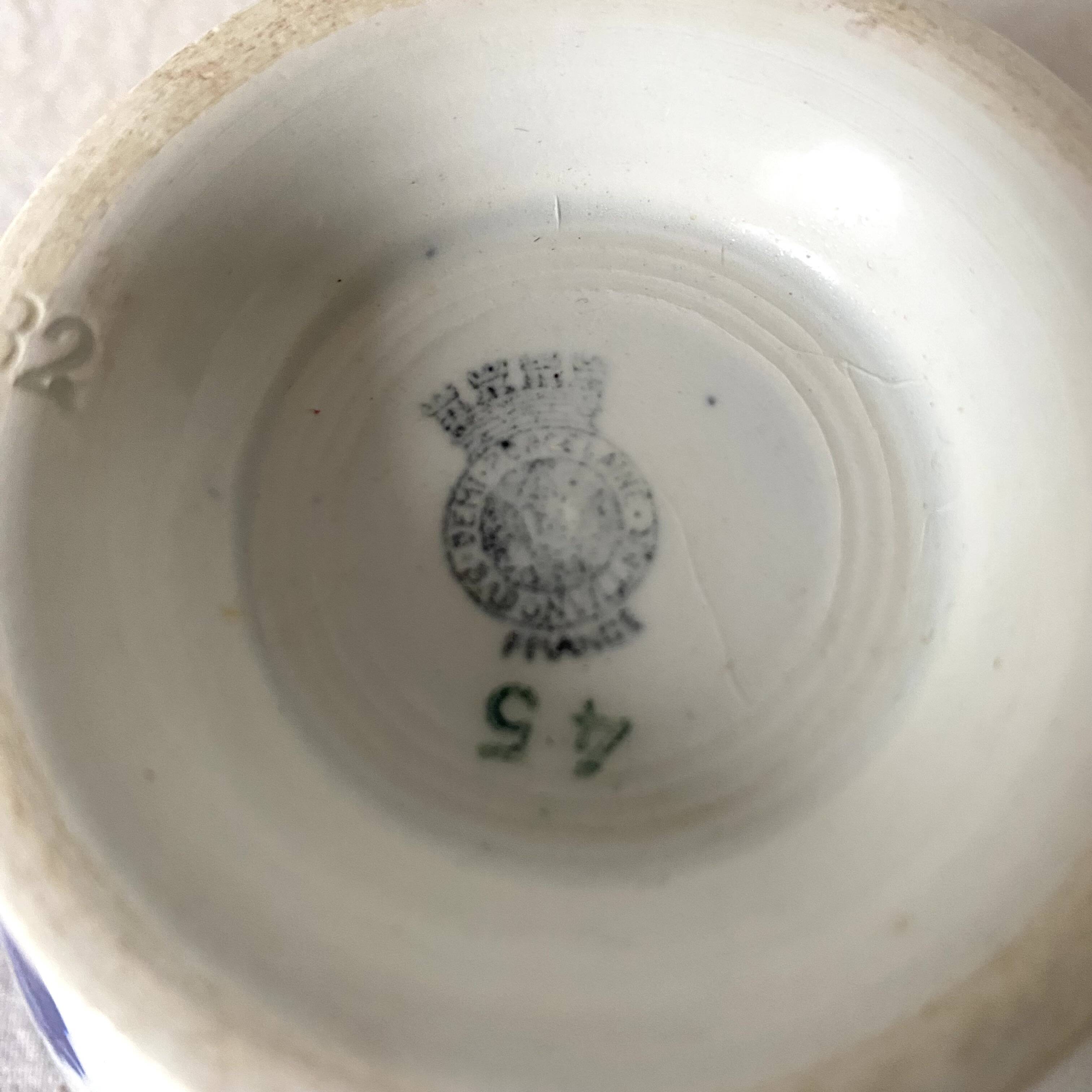 Old Badonciller bowl decorated with fruits