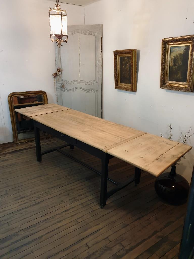 Farm table