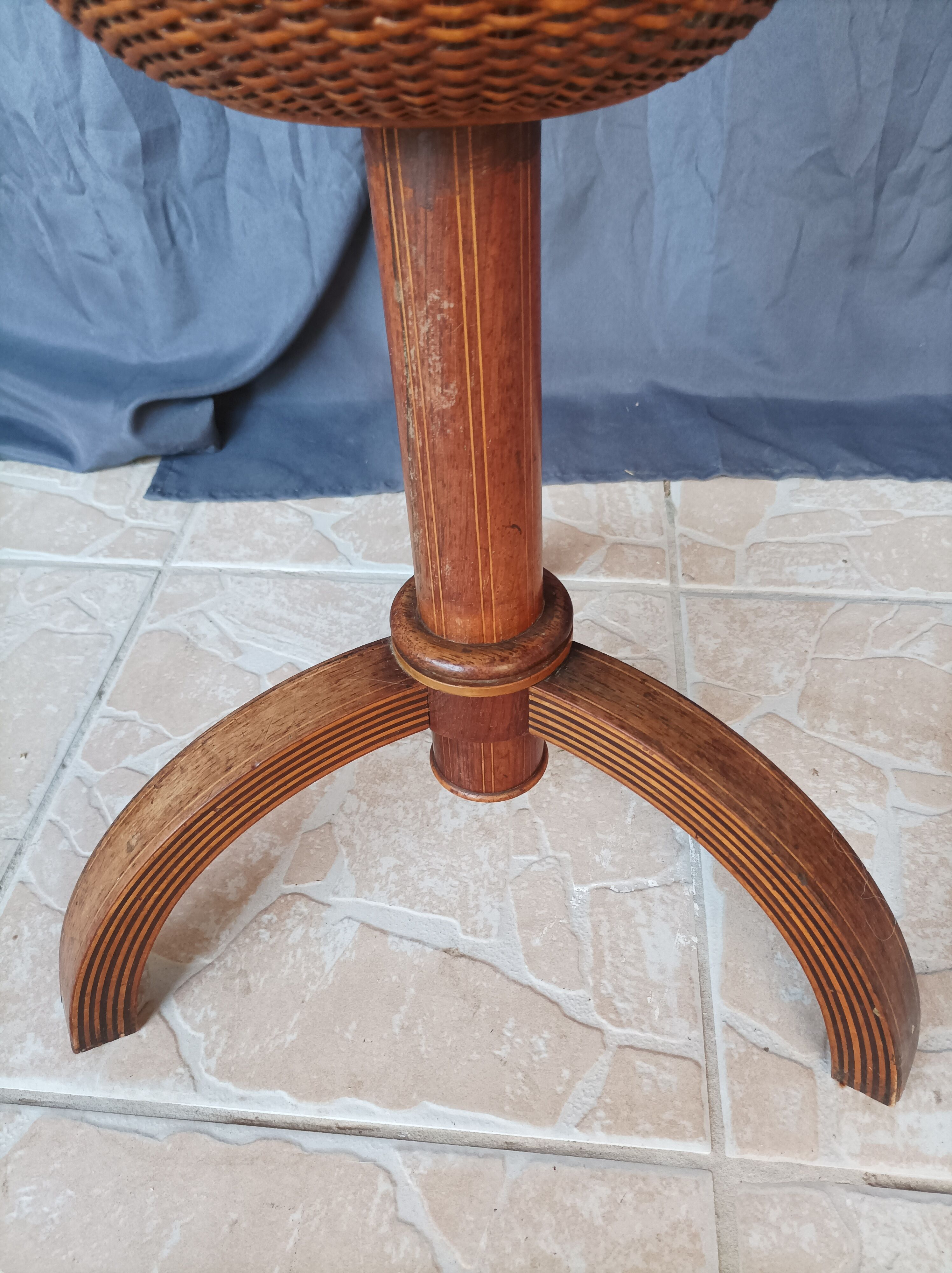 Charles X knitting machine in inlaid rosewood and rattan