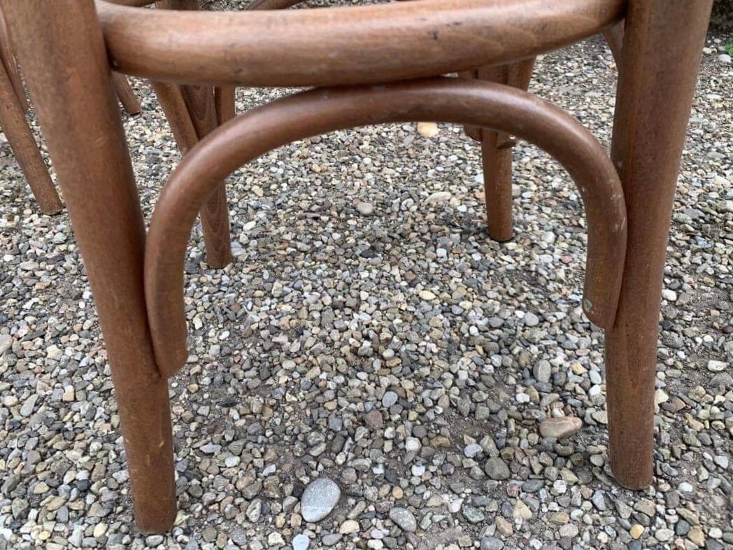 Lot de 7 tabourets de bar en bois courbé assise skaï rouge