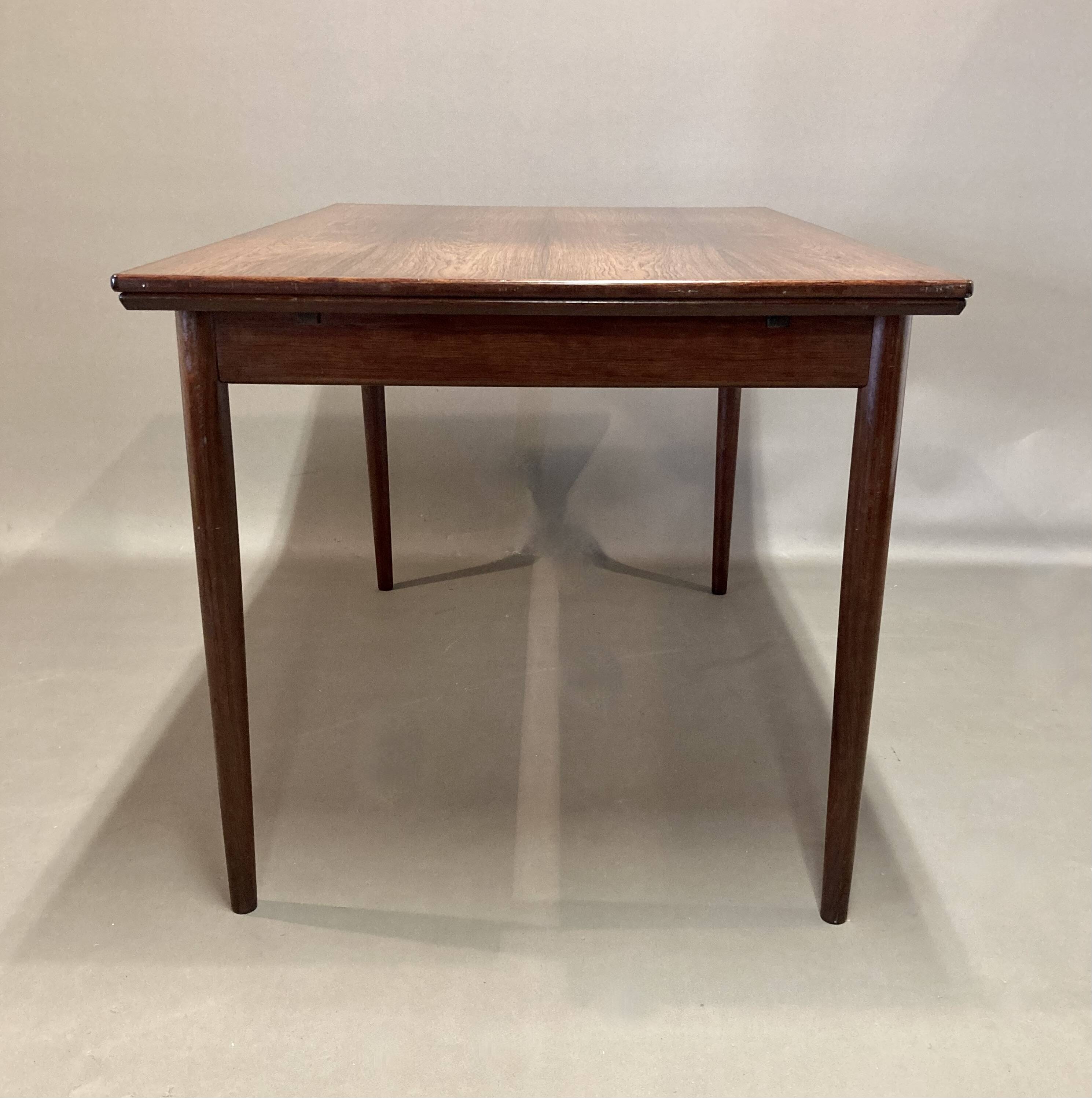 Extendable high table in rosewood "Scandinavian Design" 1950.