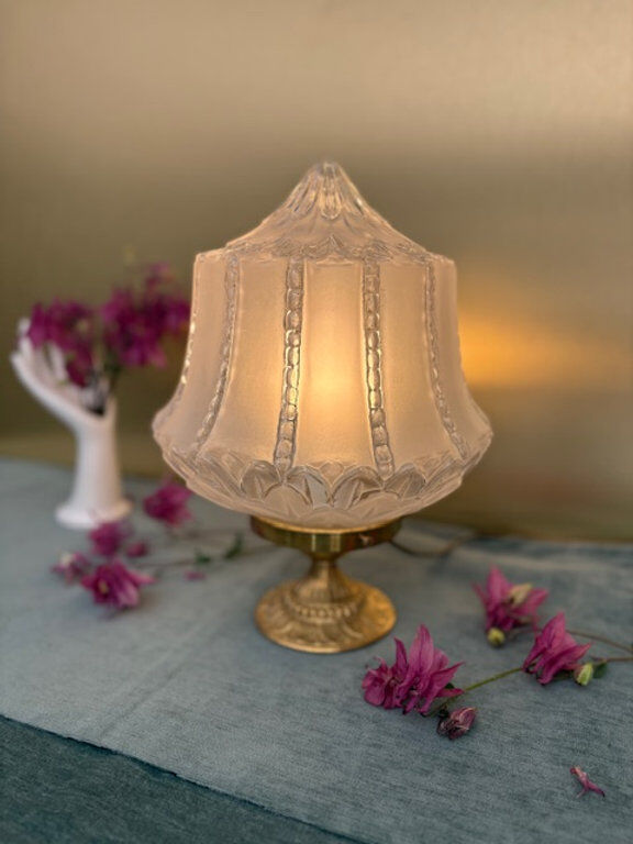 Art Deco lamp with floral patterns