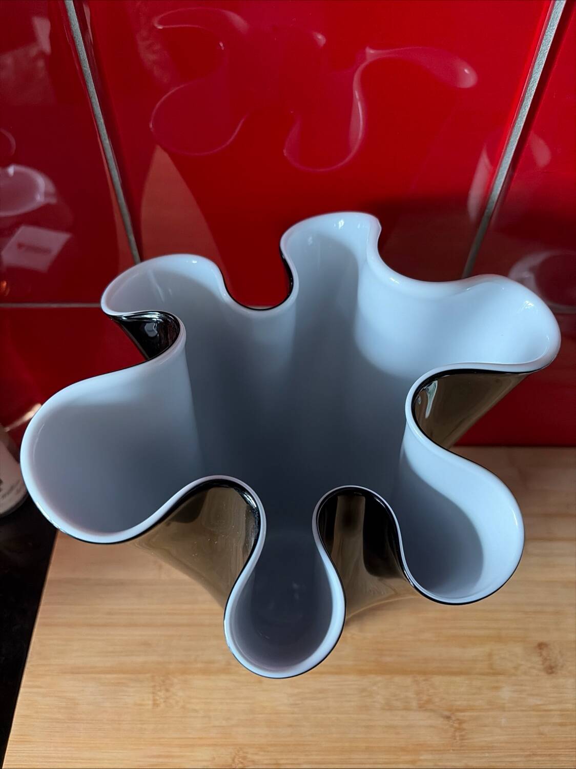 Large Black and White Handkerchief Vase in Murano Glass? H 30cm