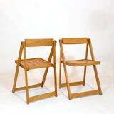 Pair of wooden folding chairs from the 80s.