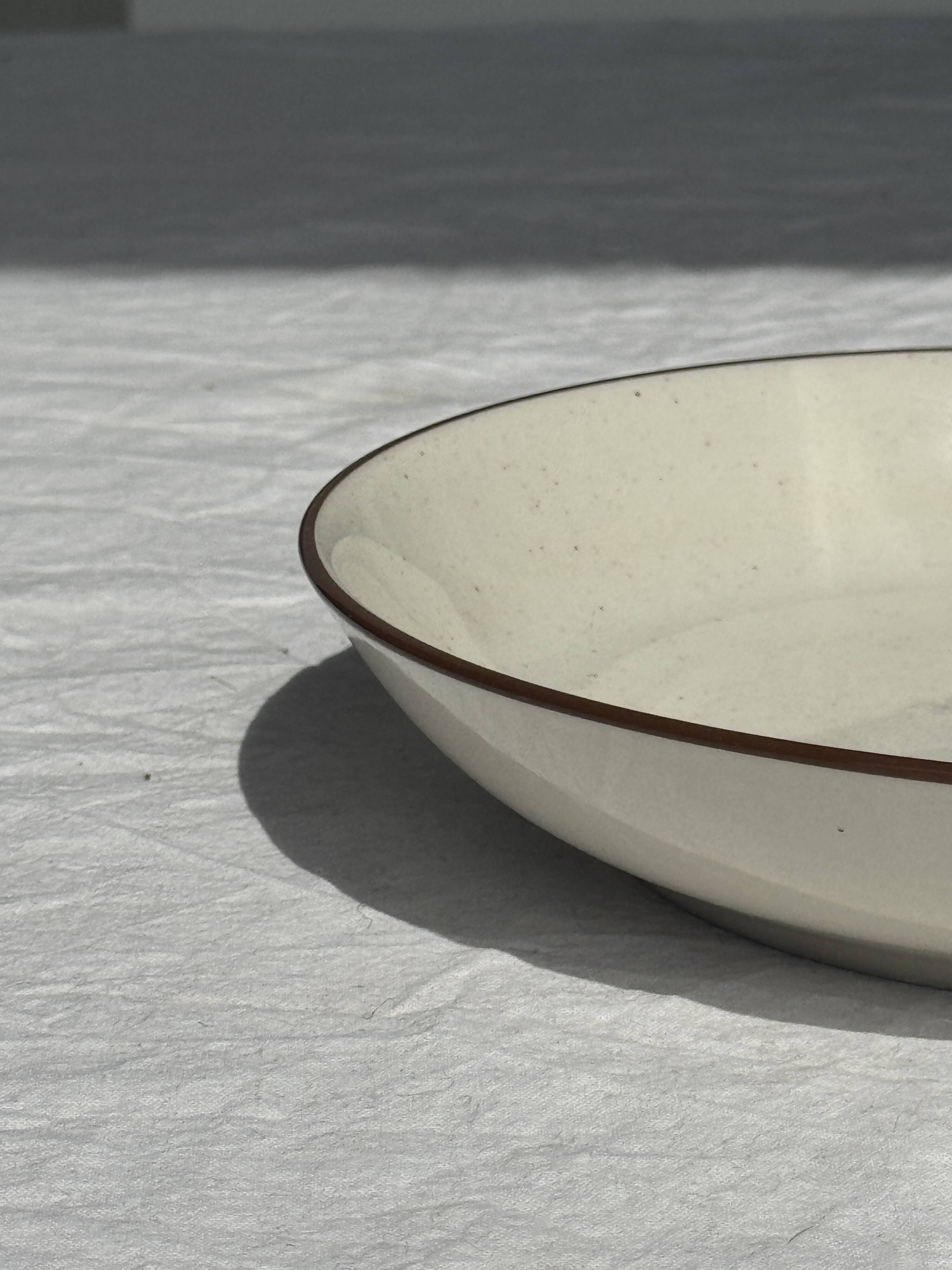 A genuine natural stoneware deep plate D20.5