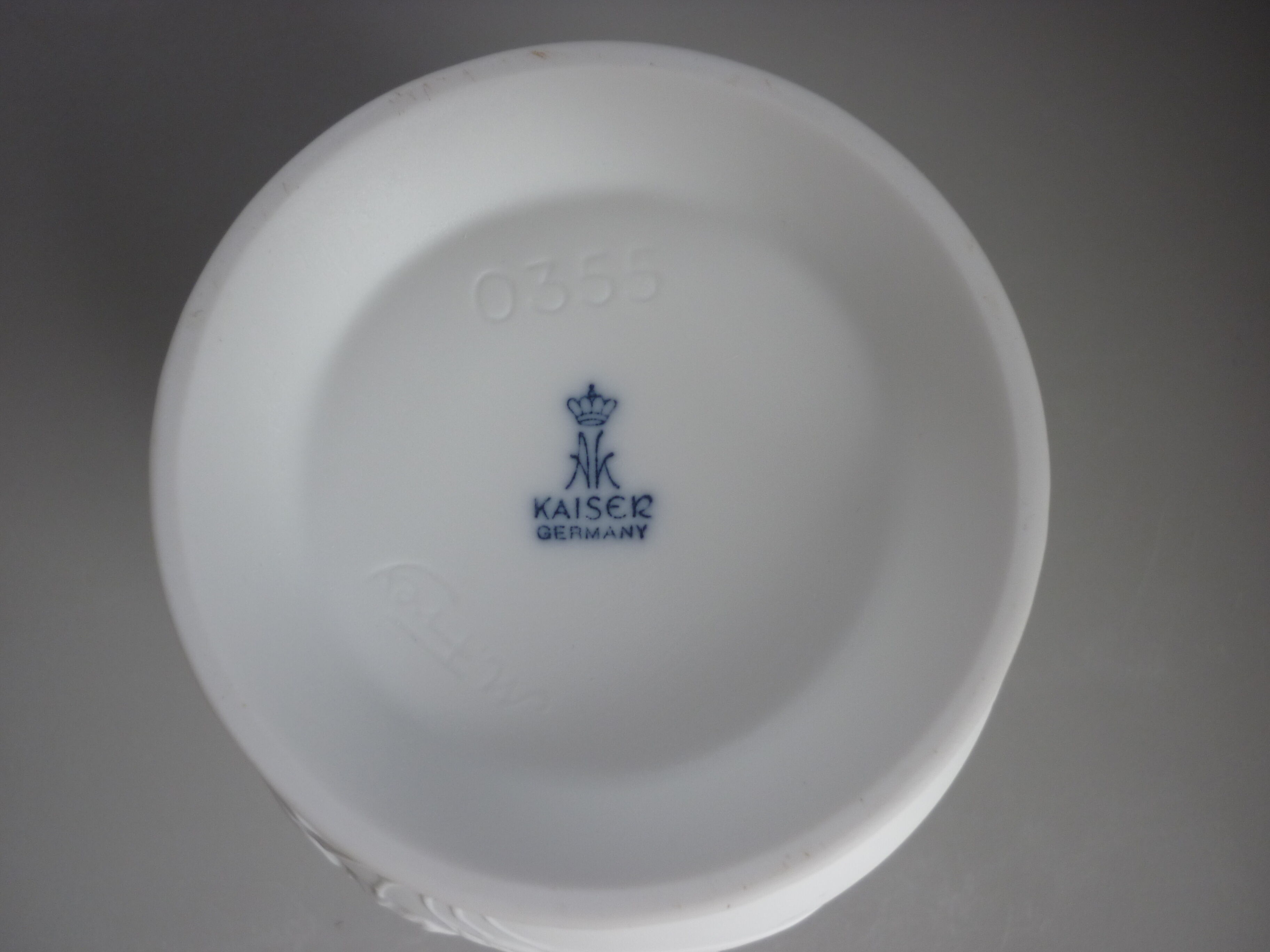 Vase biscuit porcelaine Kaiser Germany Selency