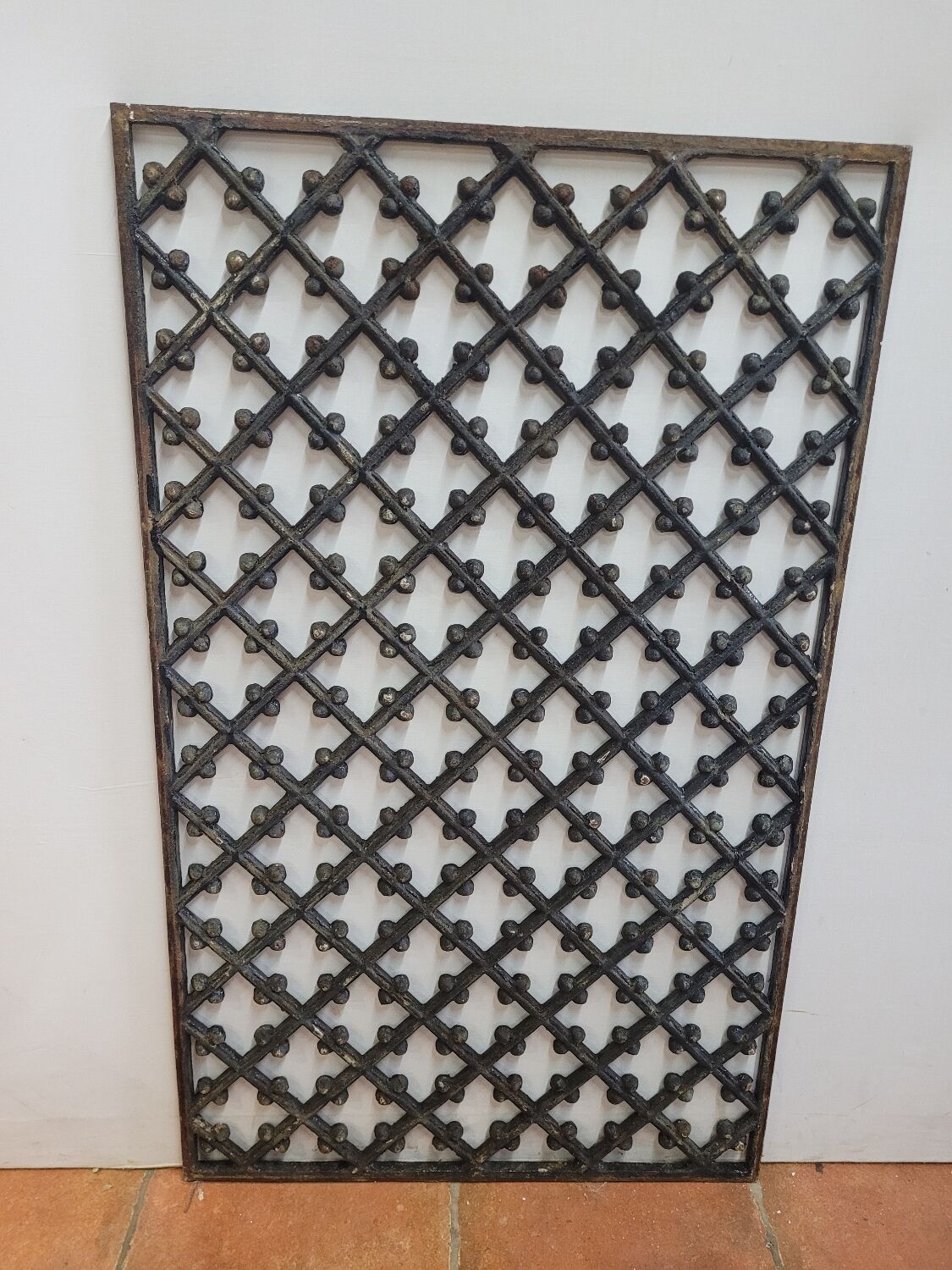 Old cast iron grid 96×58cms