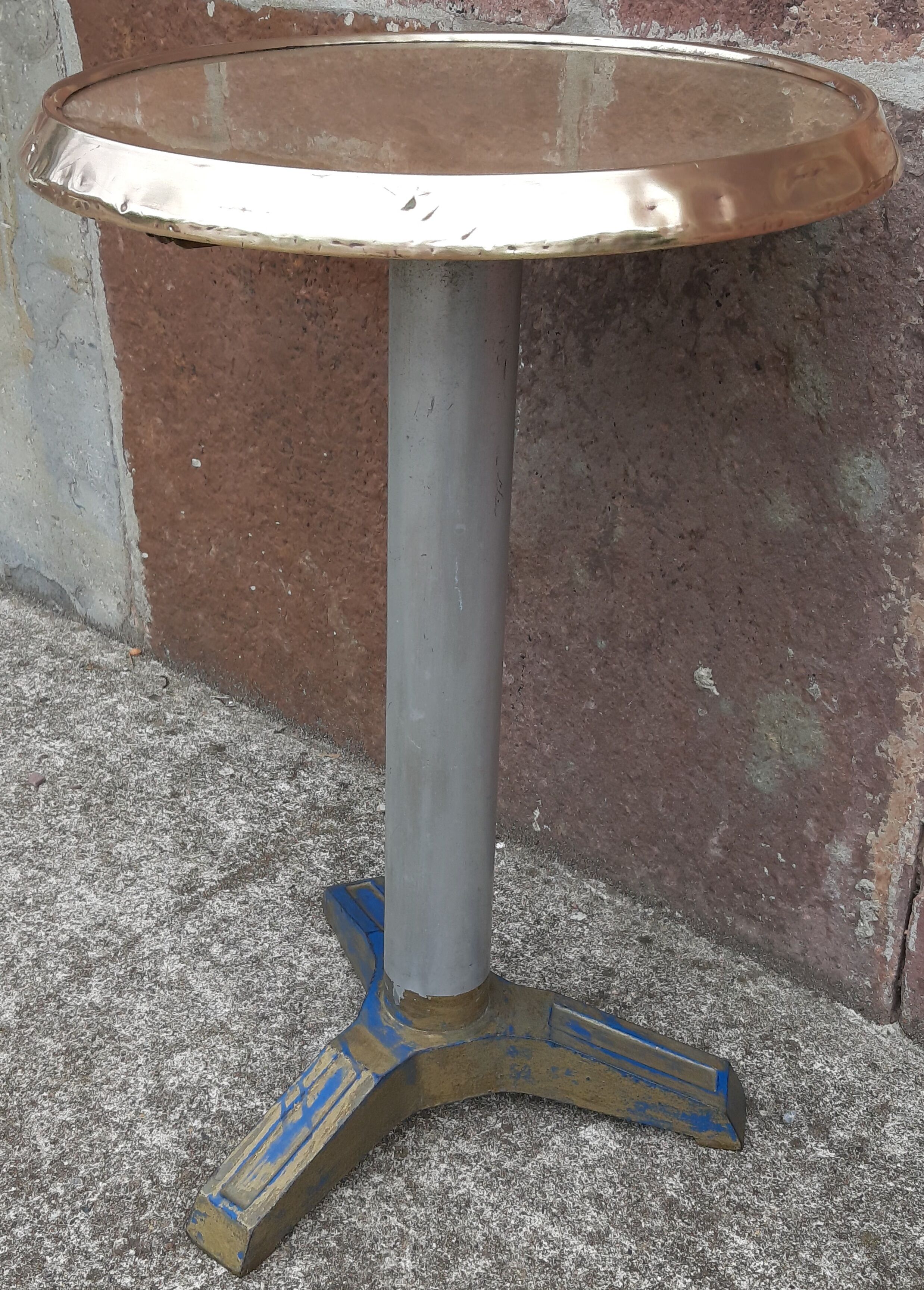 Bistro pedestal