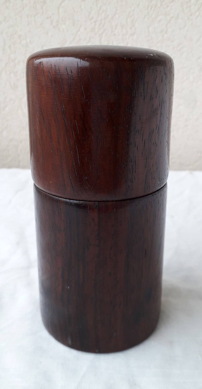 Cylindrical wooden box