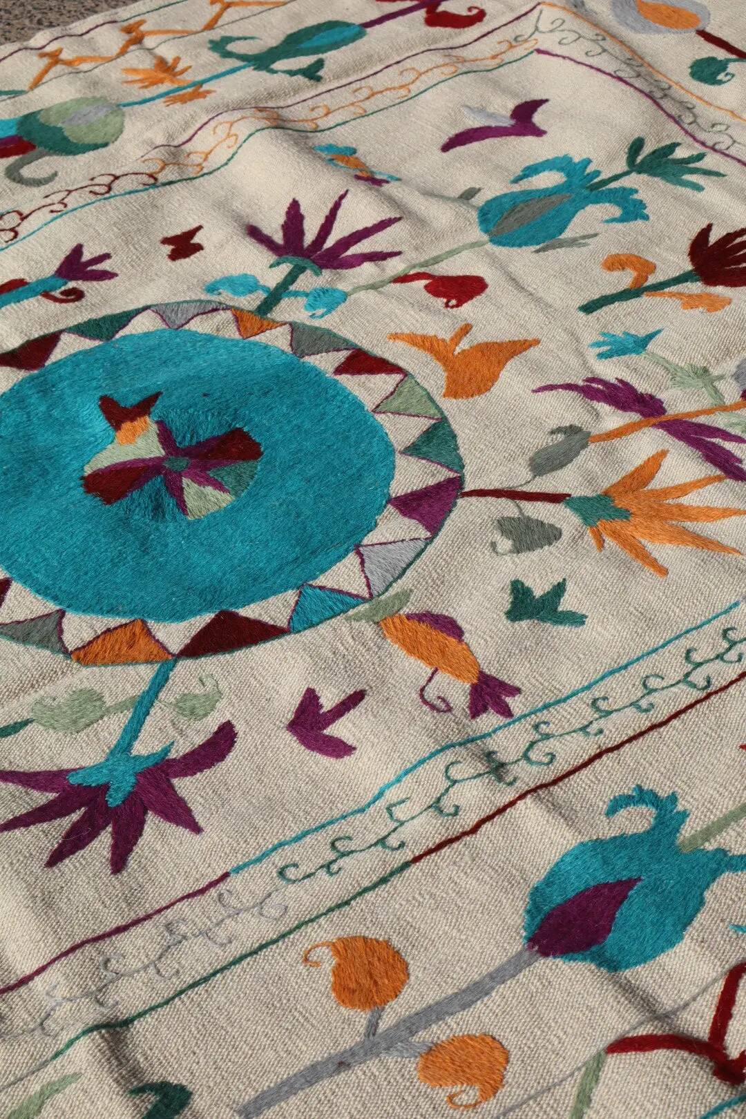 White blue multicoloured kilim suzani rug – 240x170 cm