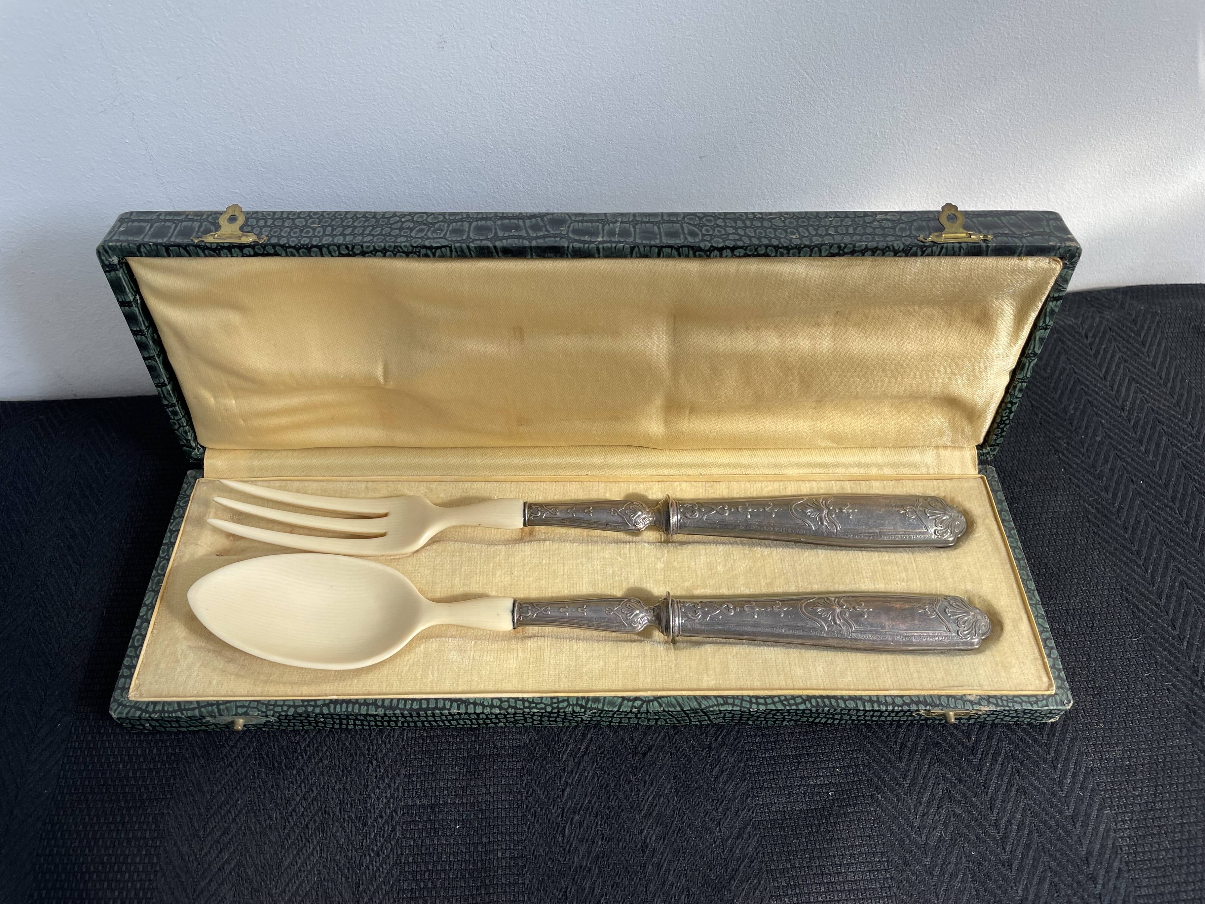 Covered with fish service, stuffed silver, Ivorian, France