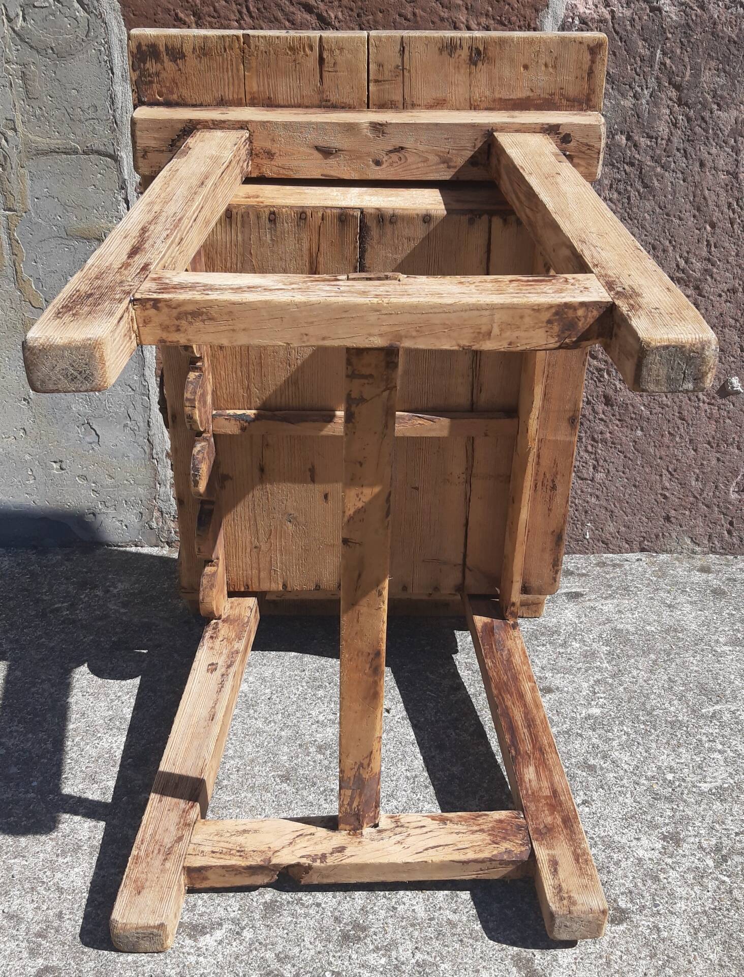 Table basse ou d' appoint. (18ème siècle)