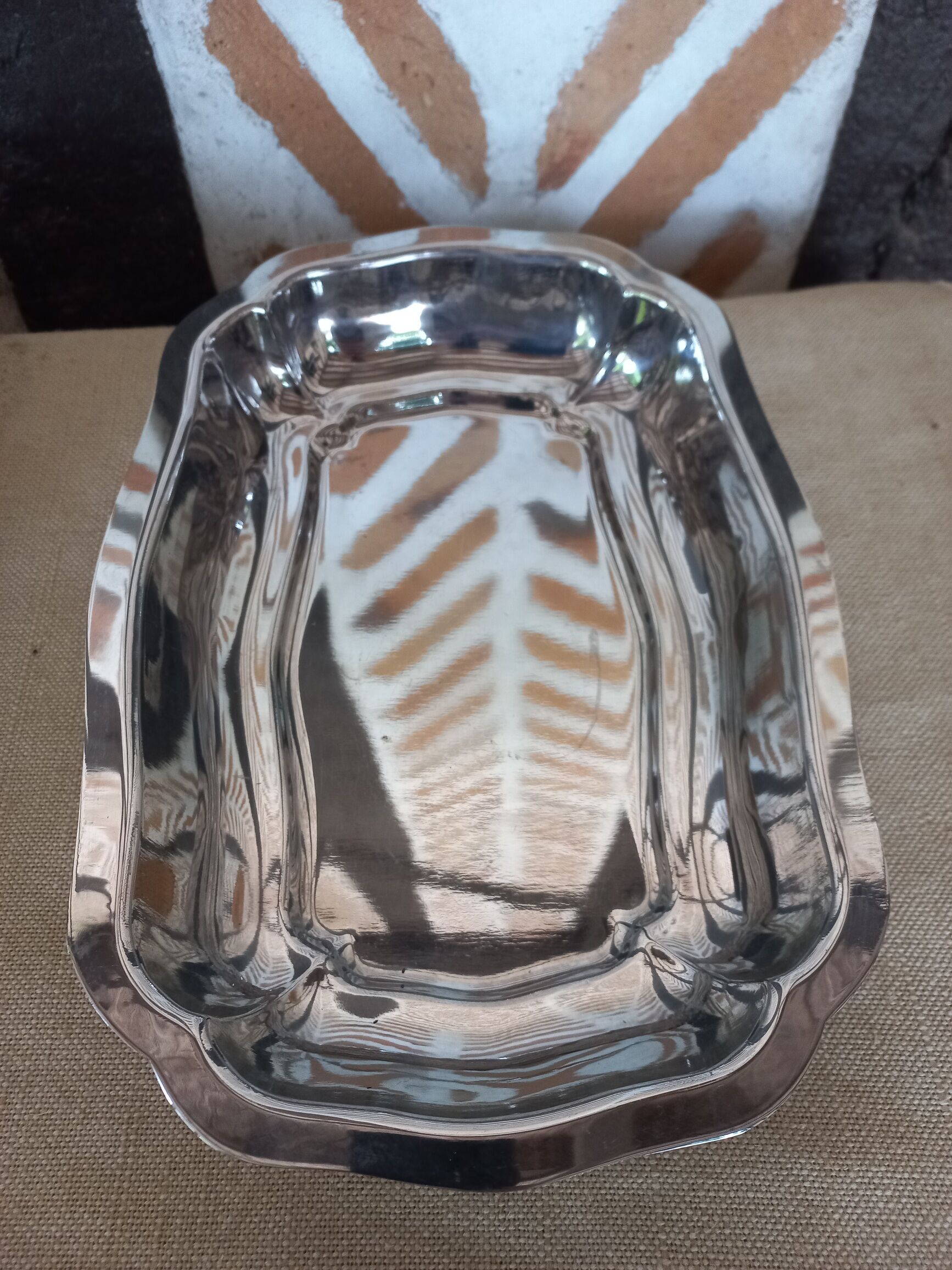 Set of 2 stainless steel hollow dishes