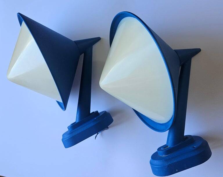 Paire de lampes murales mid-century dans le style de Svea Winkler, Italie, années 1970.