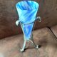 Vase opaline bleu  marbré  sur socle métal