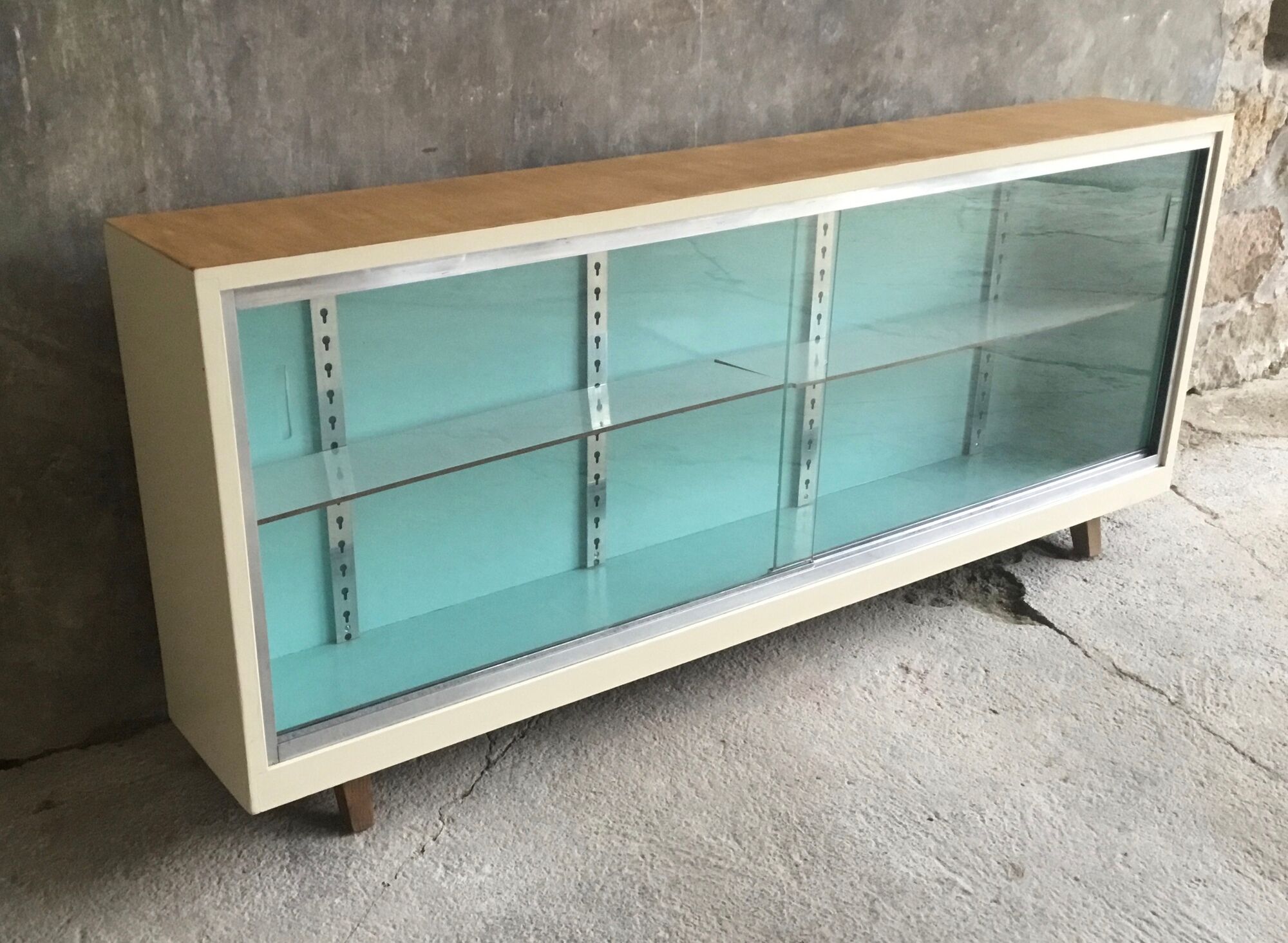 Showcase on feet forming enfilade - vintage furniture - 1960
