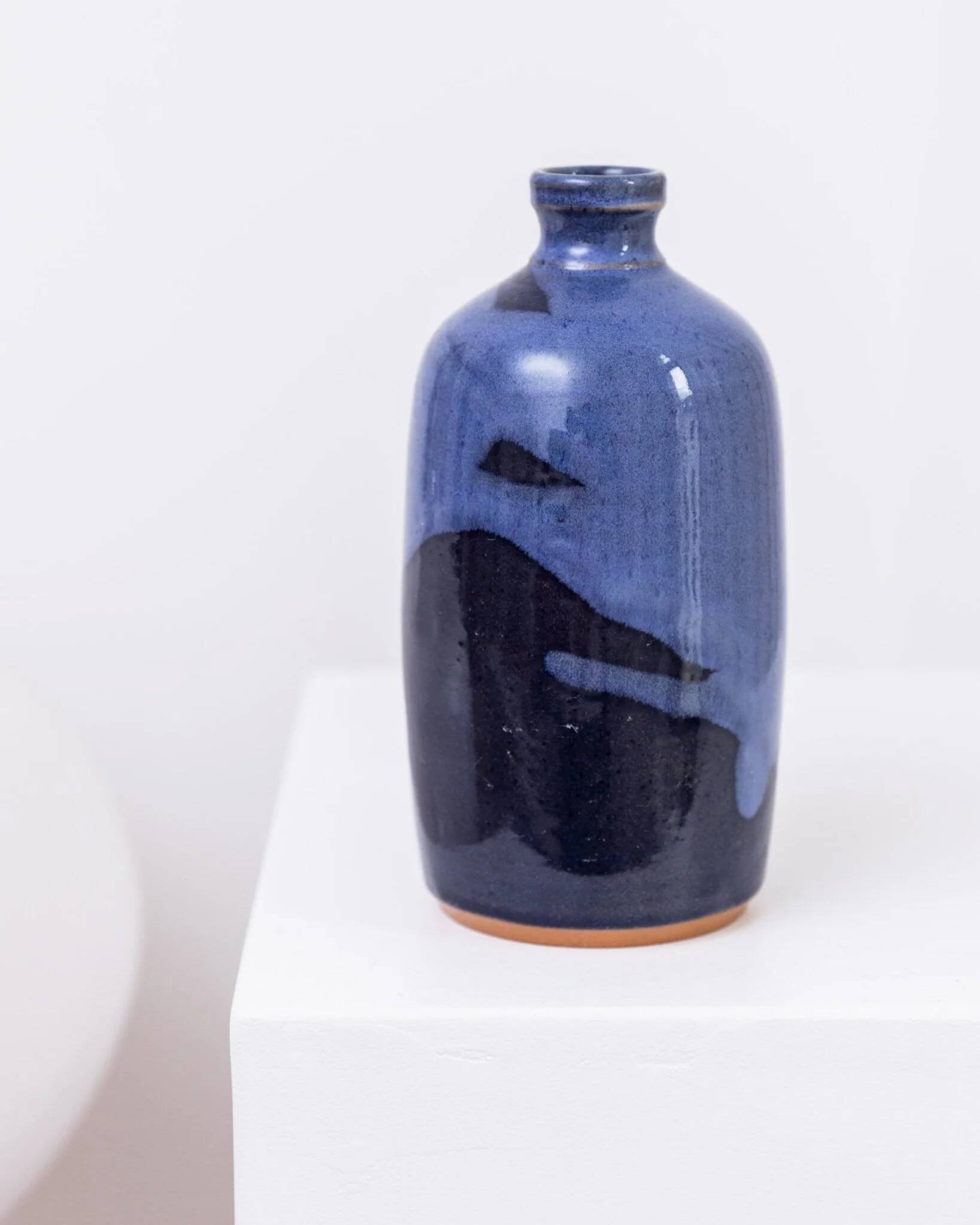 Navy Blue Glazed Ceramic Vase by Wolfgang Thibault Keramik – Mid-Century 1970s Studio Vase