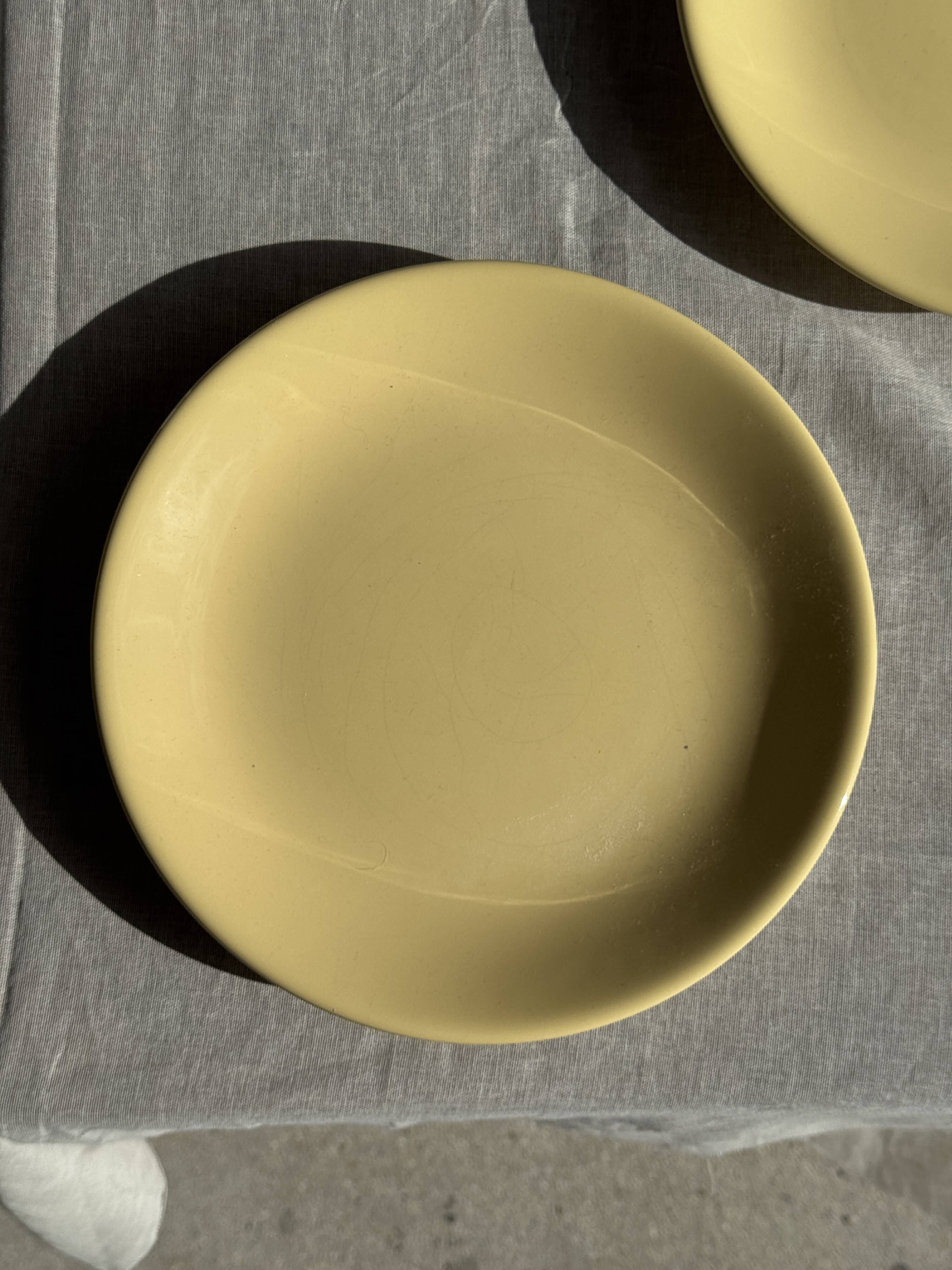 Set of 2 large yellow plates without brand D25.5