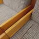 Suite de 2 fauteuils chauffeuses vintage en pin et tissu des années 70