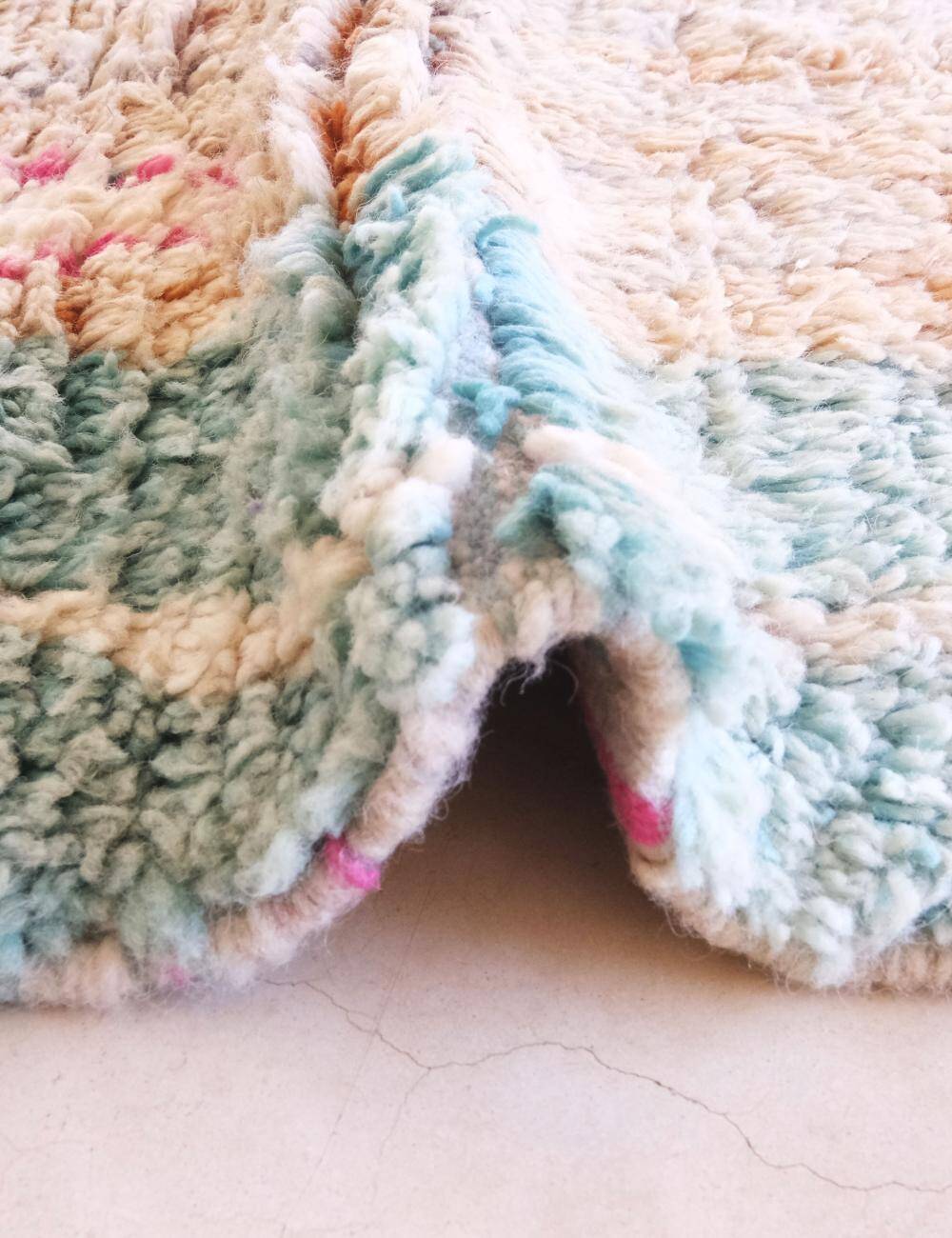 Tapis berbère pastel