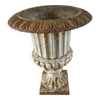 Vase Médicis en fonte.