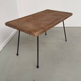 Table basse osier tressé et métal 1960