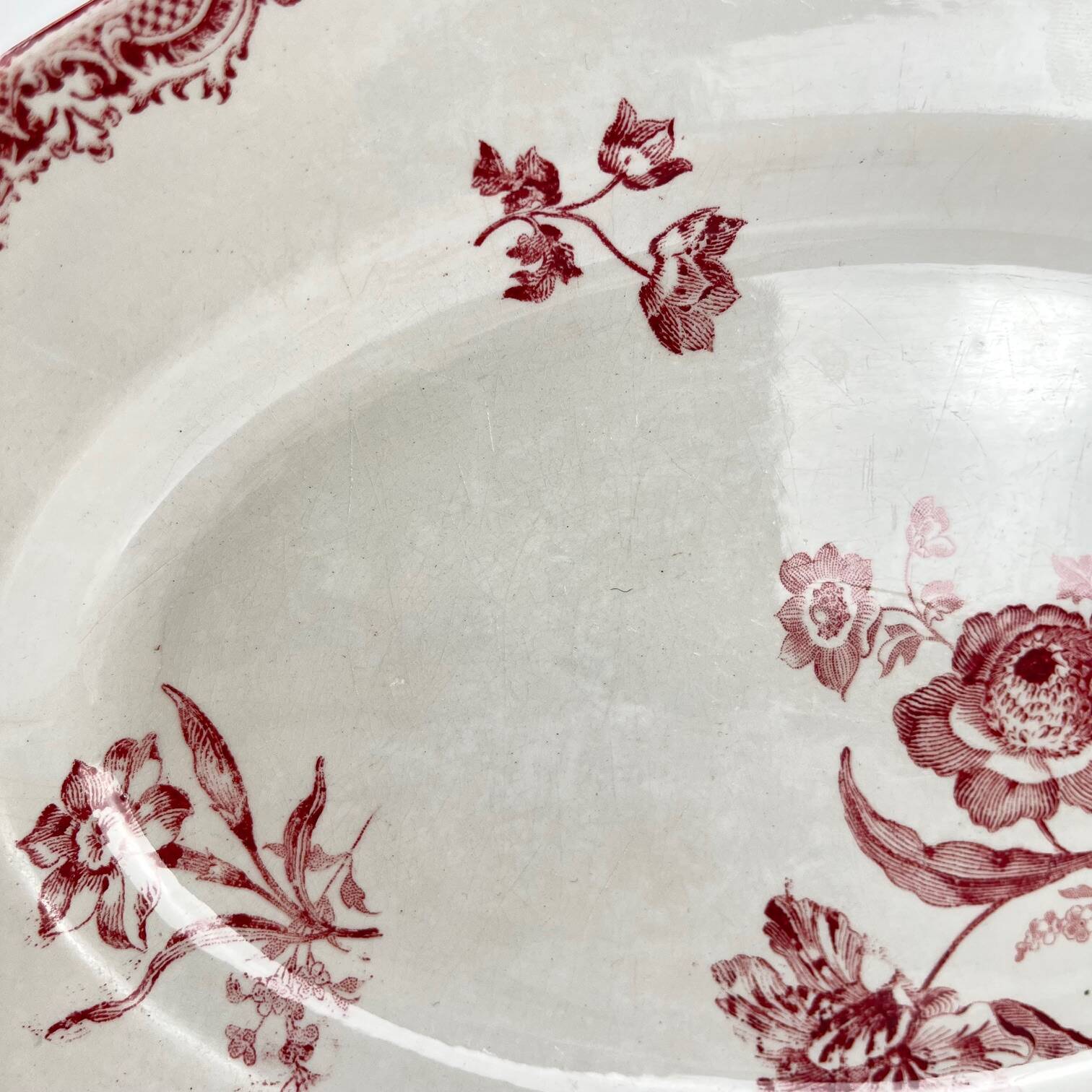 Oval dish "Fontange" Sarreguemines, red, 1920-1950