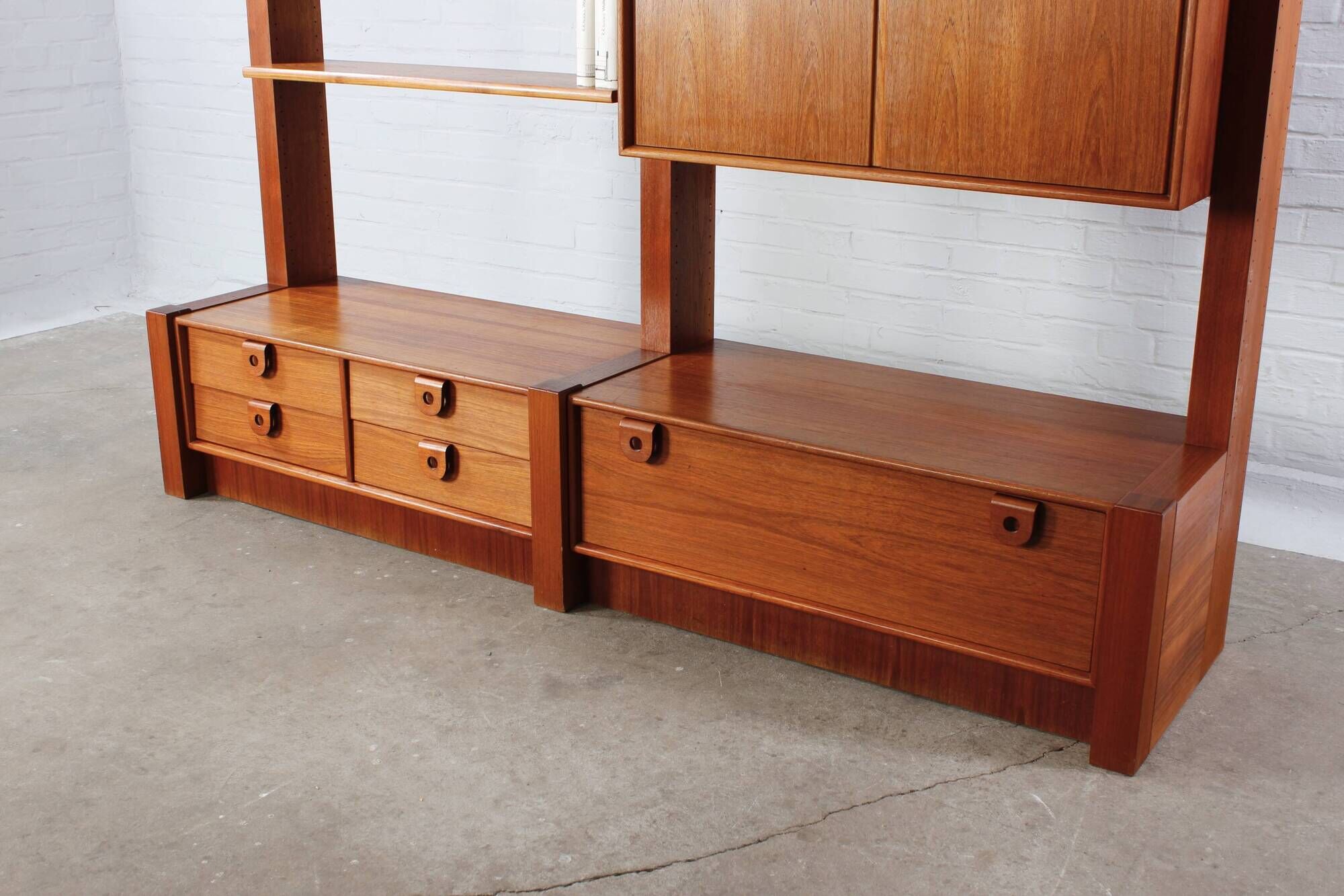 Teak cabinet shelf wall unit RT Möbel Ristenpatt design vintage