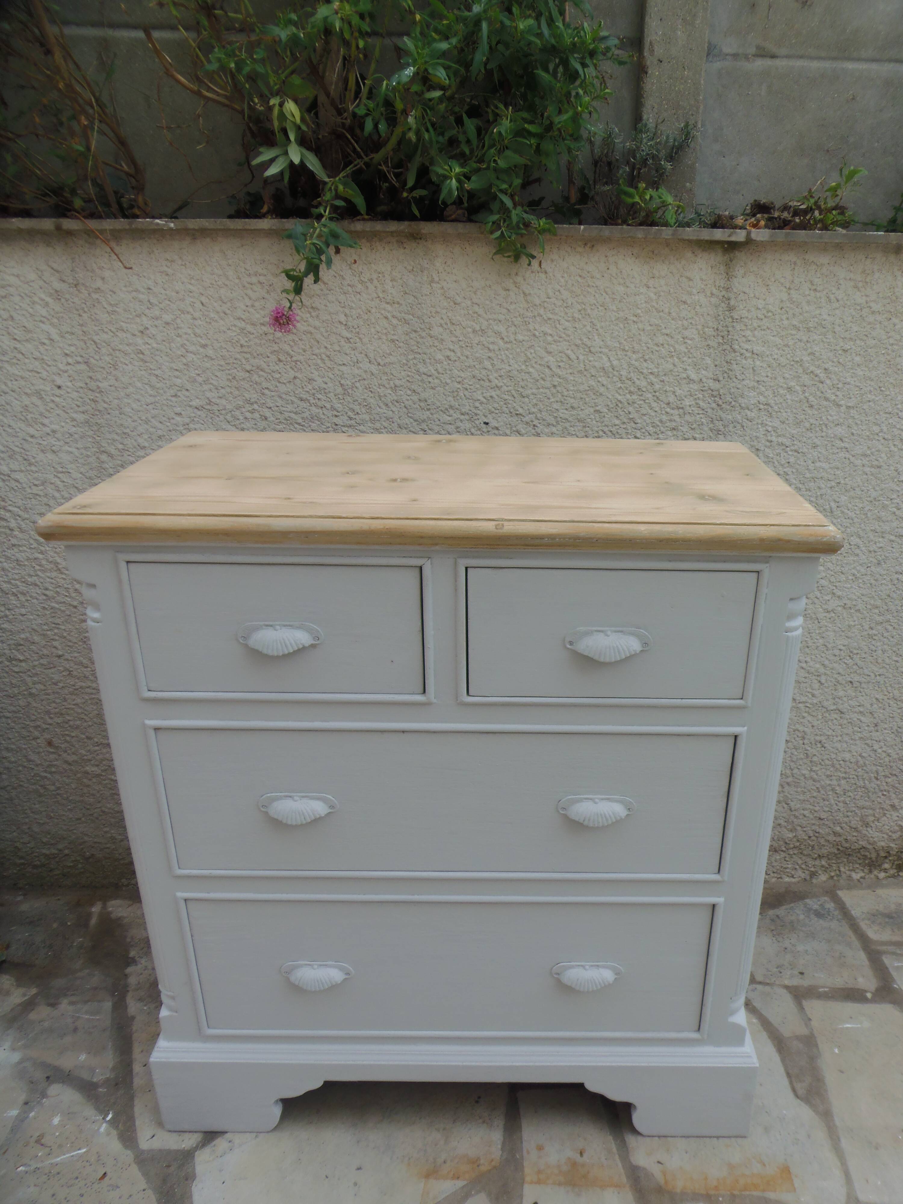 Beautifully crafted English chest of drawers, finished in pearl grey, with a wooden top.