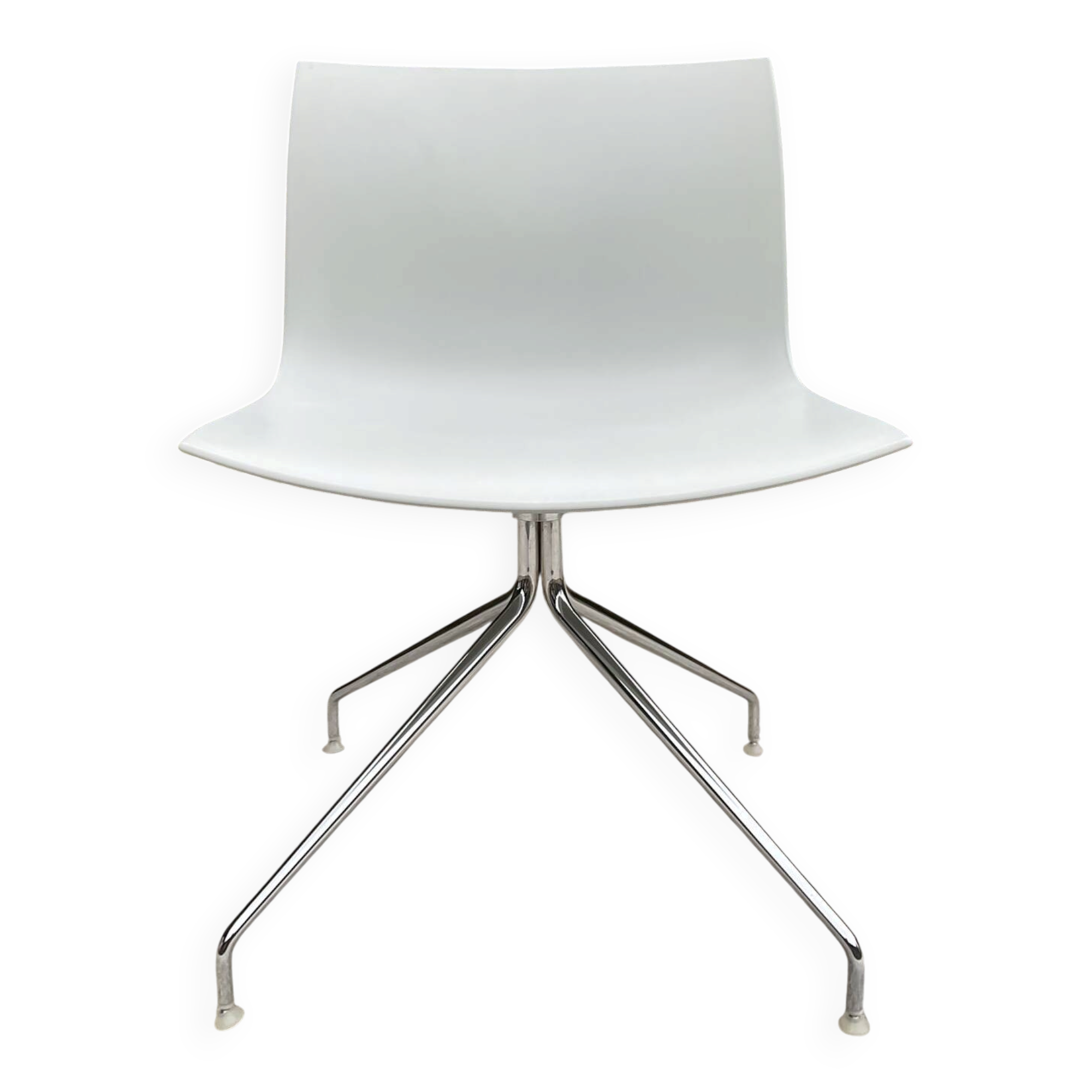 Chaise pivotante Catifa édition Arper par Lievore Alther