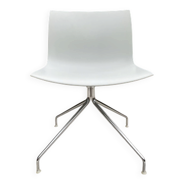 Swivel chair Catifa edition Arper by Lievore Alther