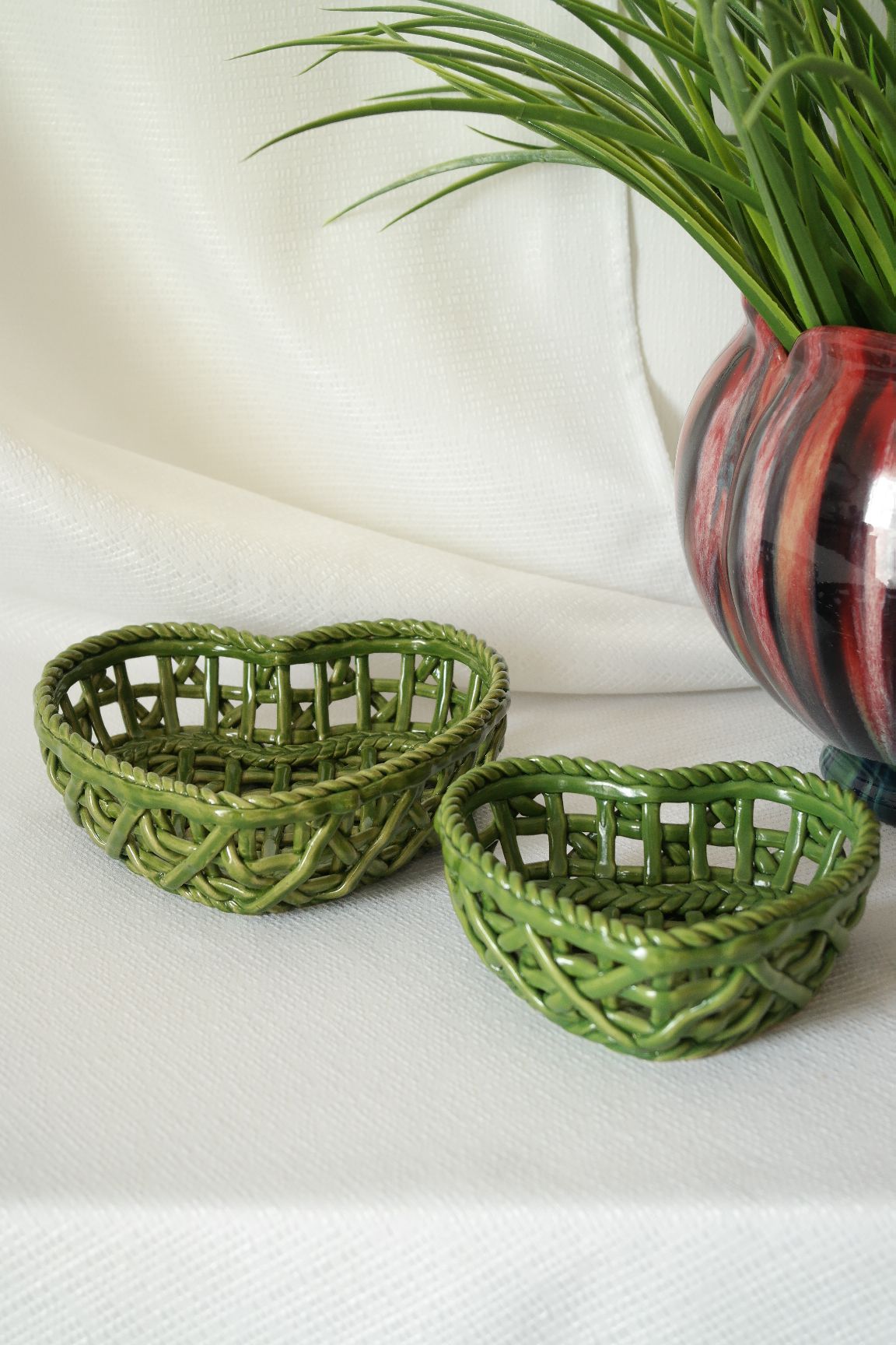 Pair of vacuum pocket ceramic braided openwork